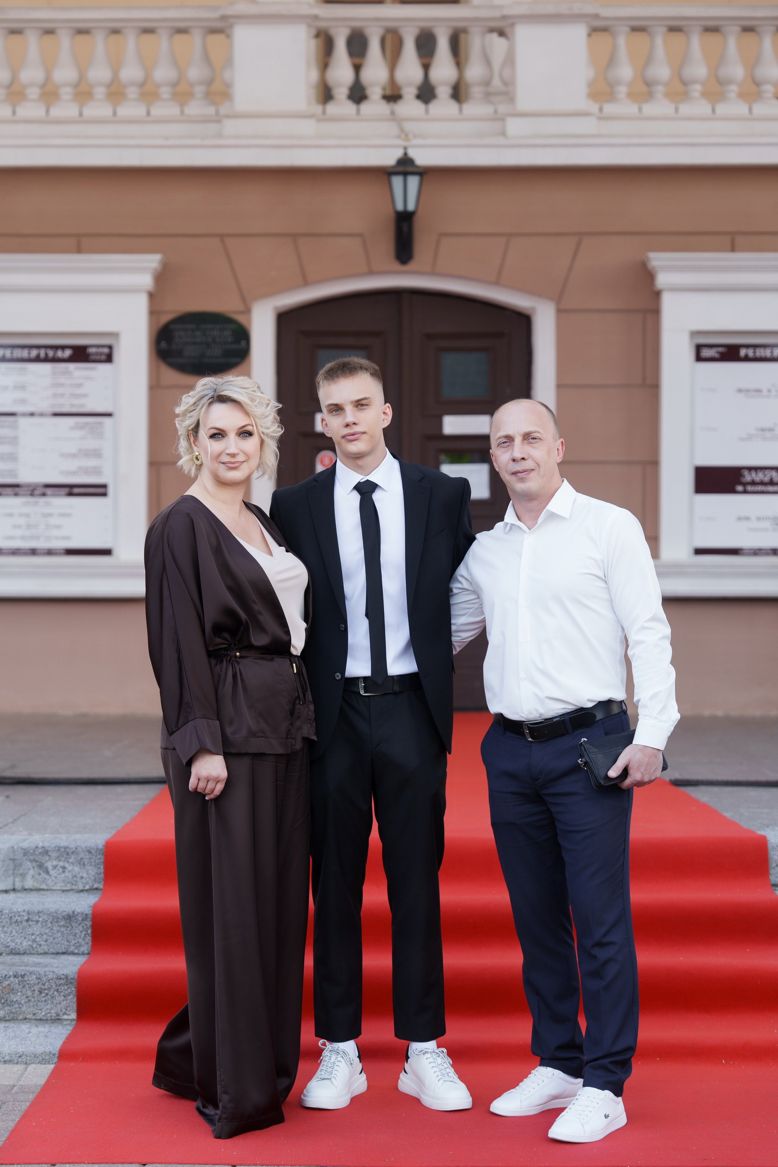 Выпускной Гимназия 7. Свадебный и репортажный фотограф Элина Козырьянова