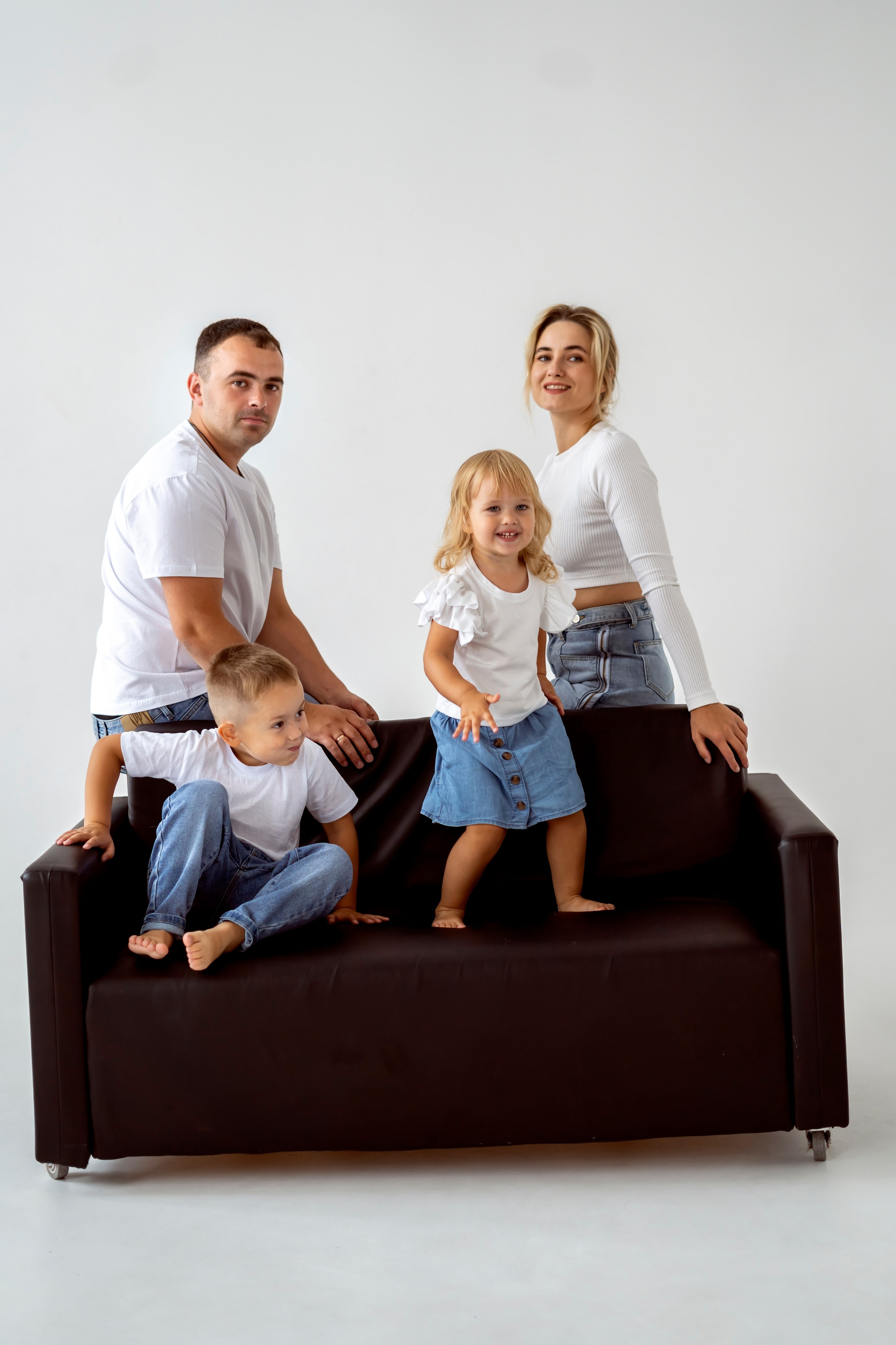 Семейная съёмка на циклораме. Семейный и детский фотограф в Хабаровске Анна Гриневич