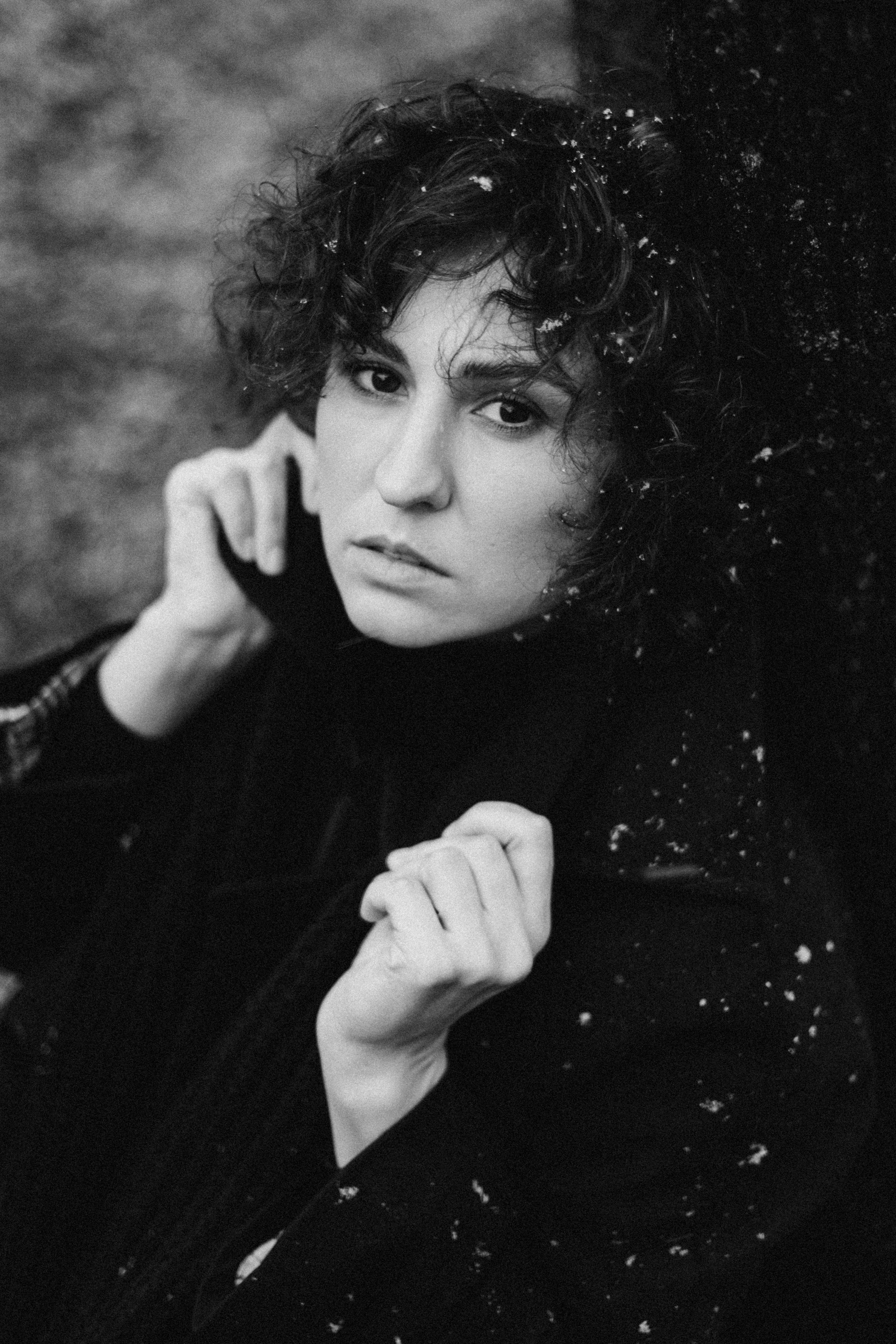 Женская фотосъёмка: индивидуальный подход, профессиональный свет, внимание к деталям. Красивые портреты, нежные эмоции, уверенность в кадре. Фотограф в Краснодаре, студийные и уличные фотосессии, ретушь снимков.