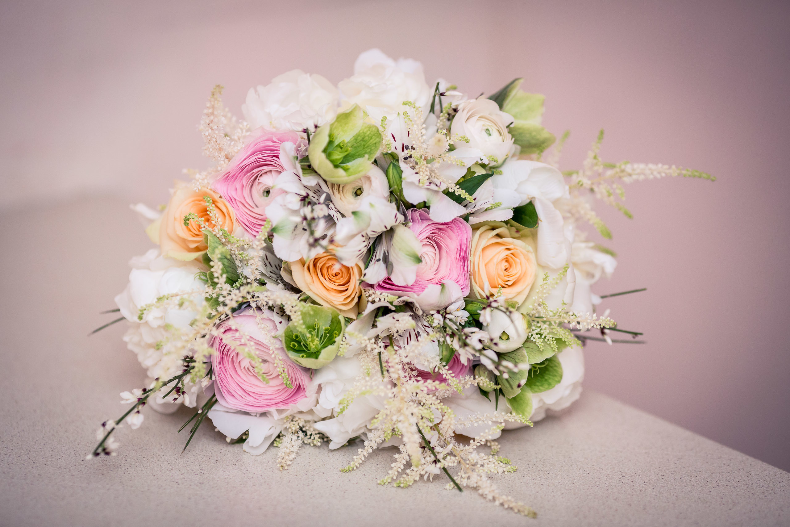 Свадебная фотография за городом