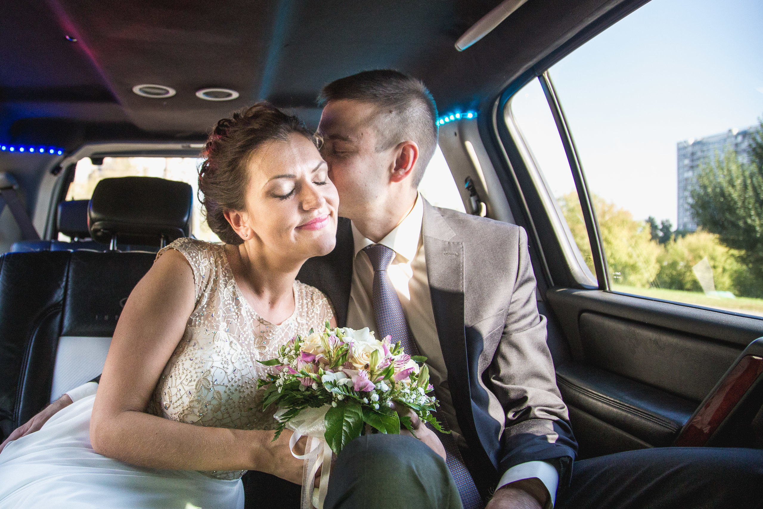 Свадебная фотосъемка у реки