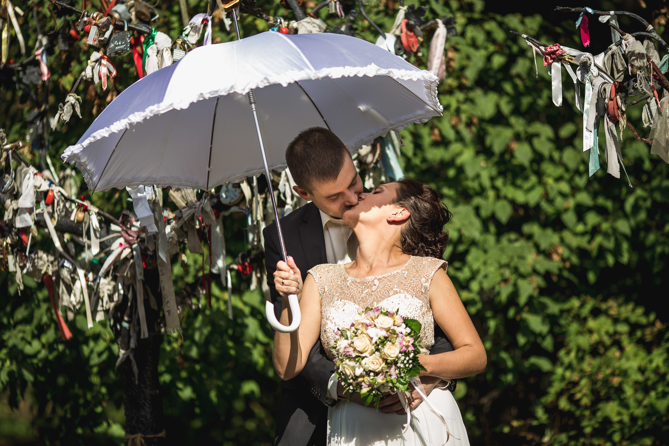 Свадебная фотосъемка у реки