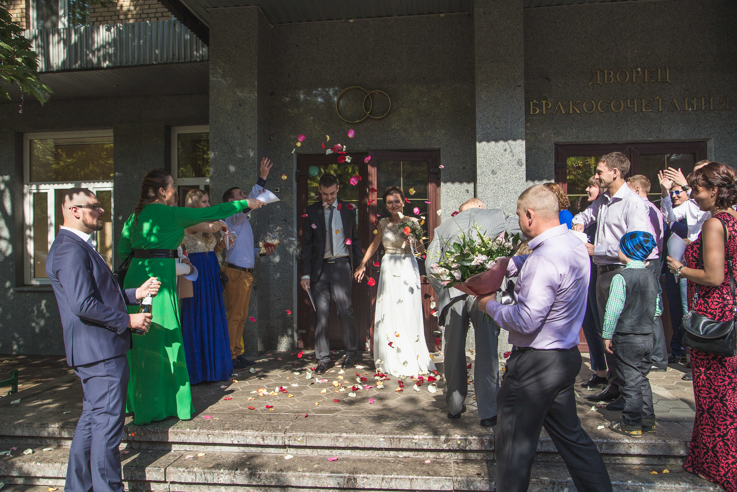 Свадебная фотосъемка у реки