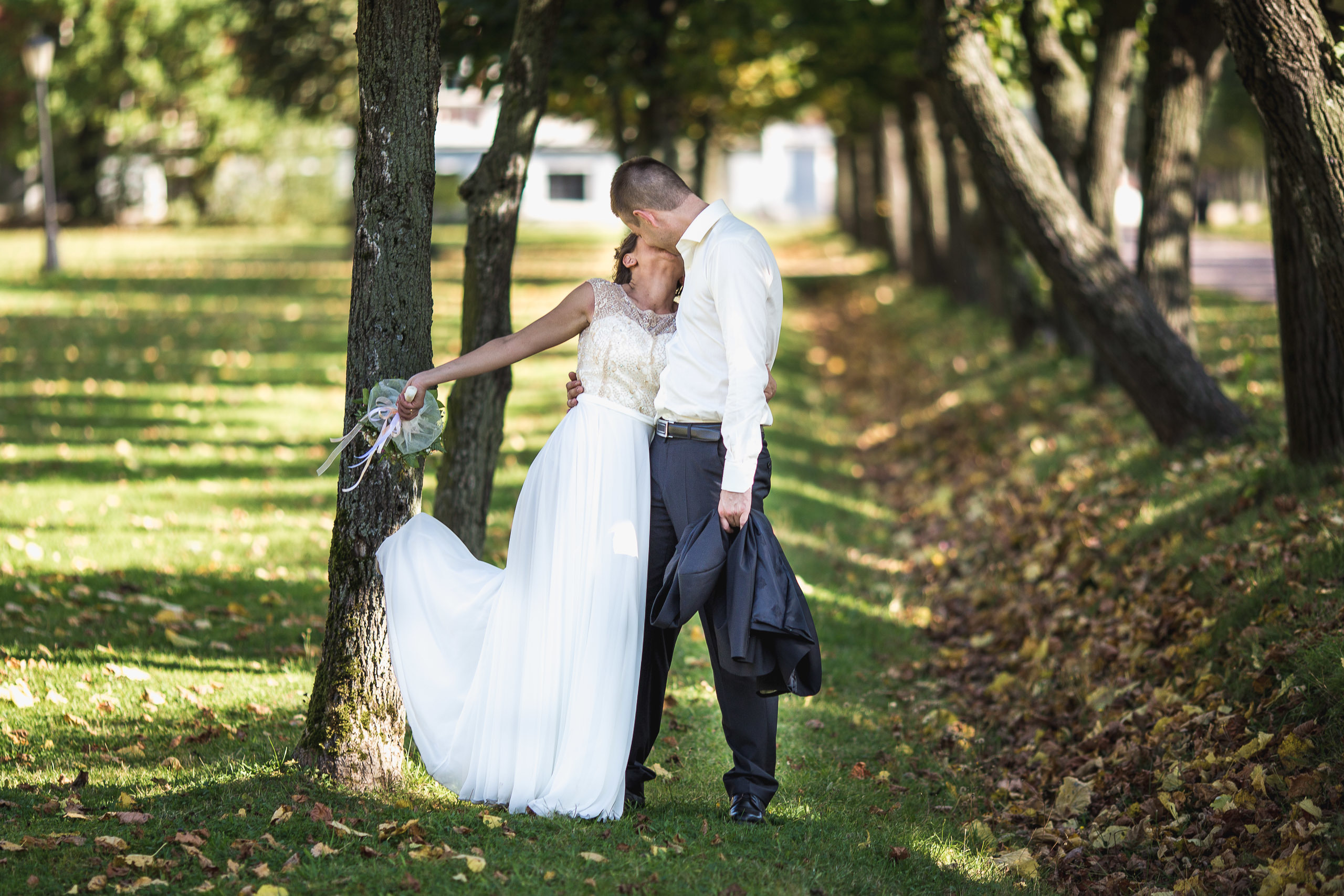 Свадебная фотосъемка у реки