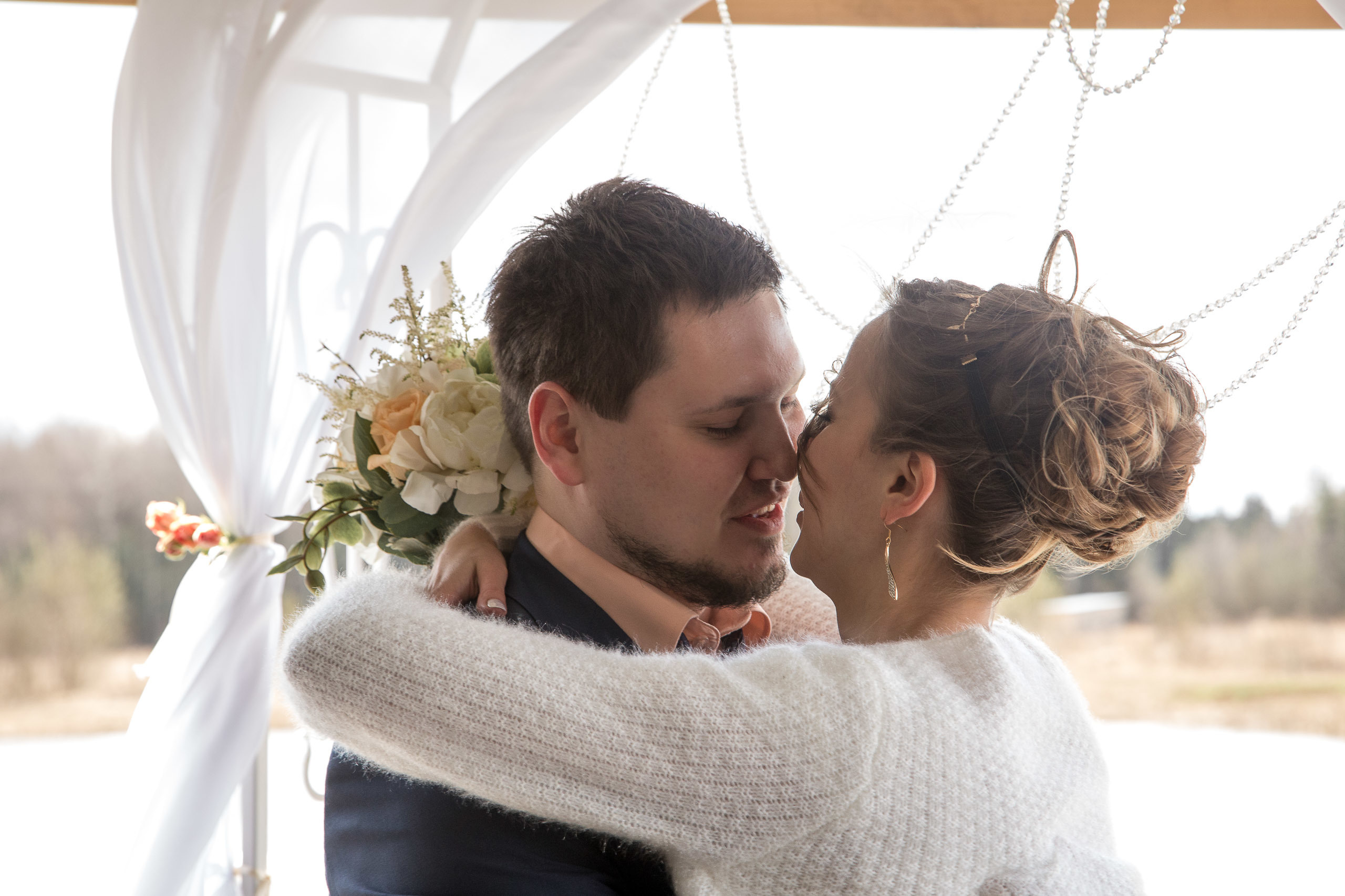 Свадебная фотография за городом