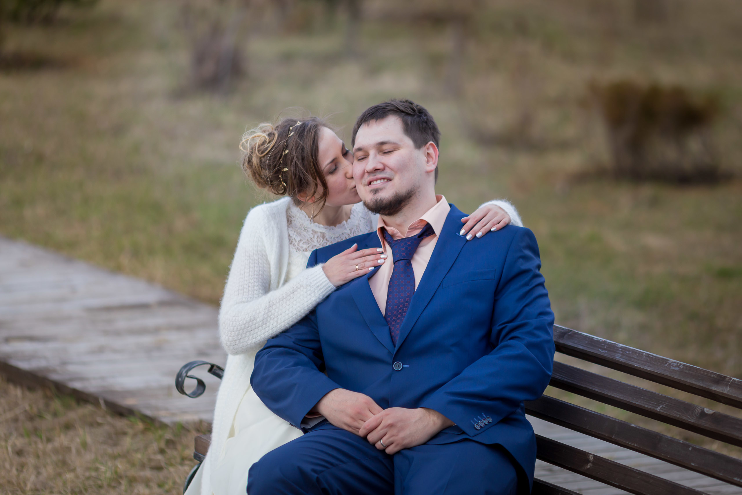 Свадебная фотография за городом