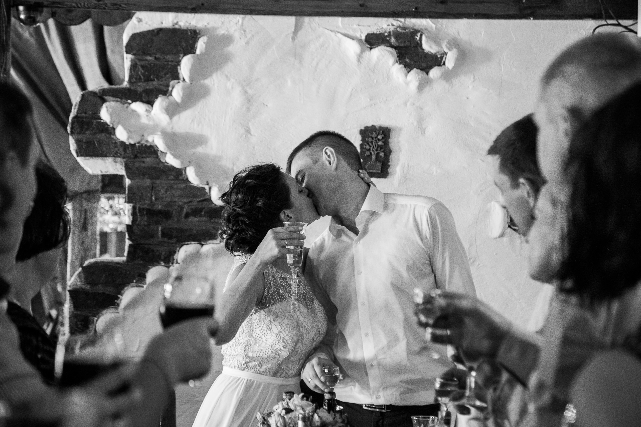 Свадебная фотосъемка у реки