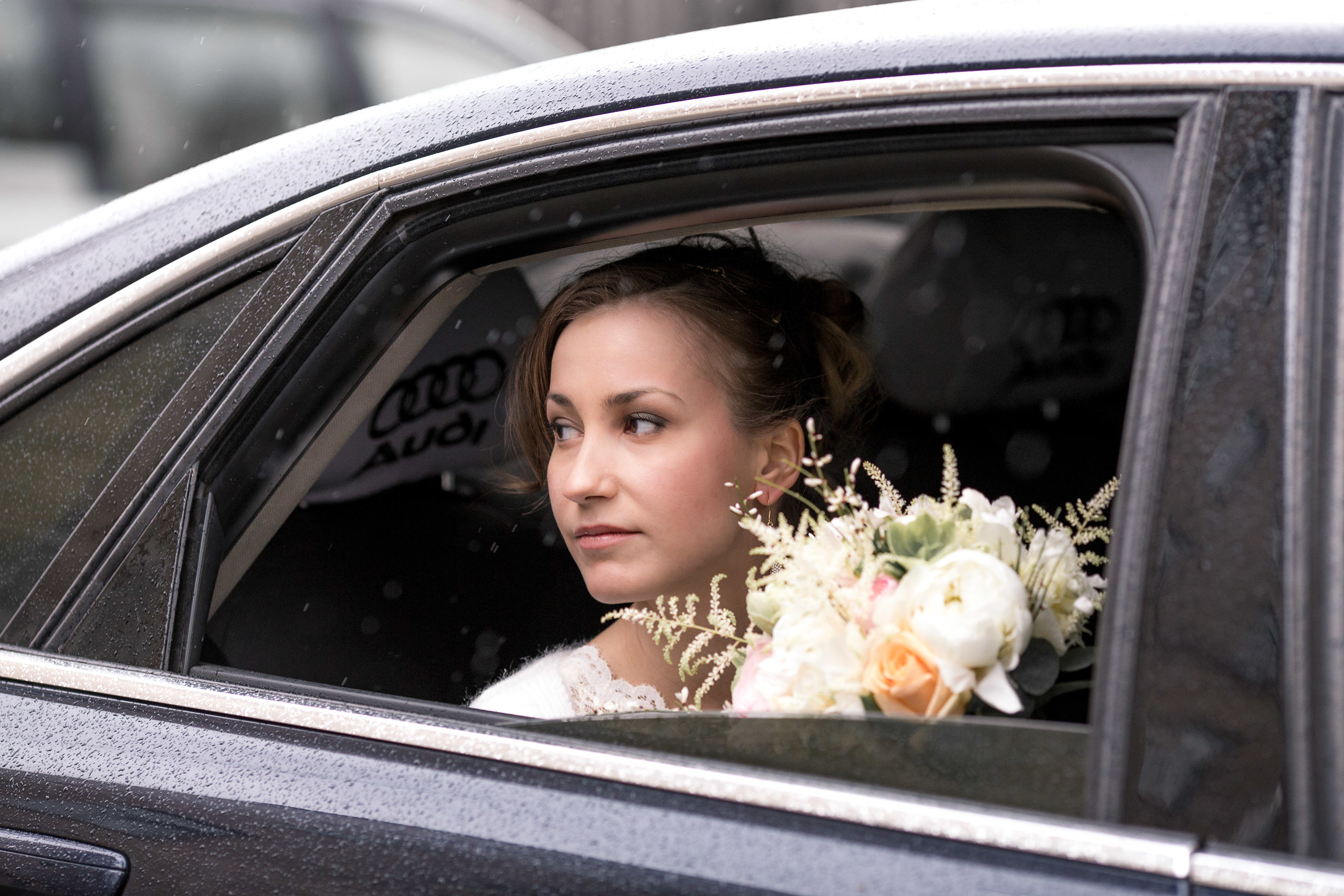 Свадебная фотография за городом