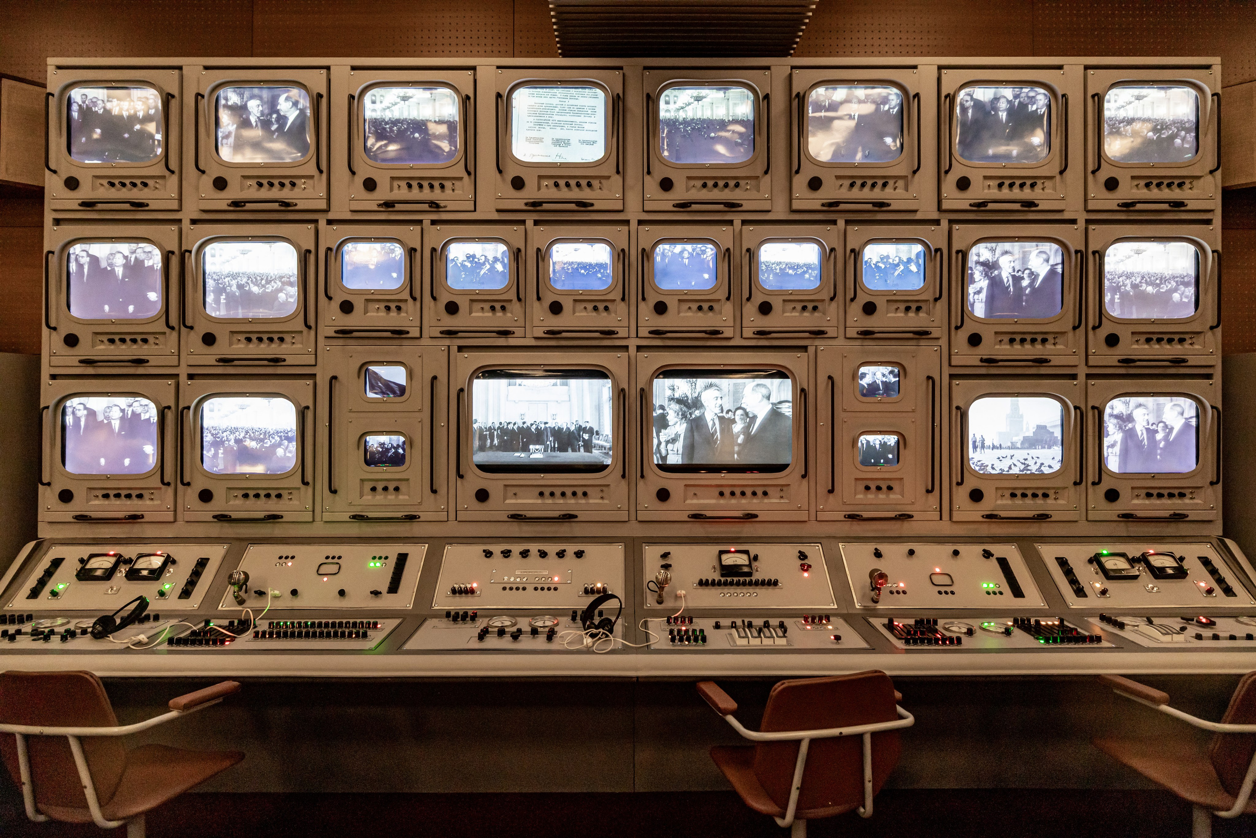 Выставка в павильоне АТОМ. Фотографирую жизнь! Московский фотограф волонтер