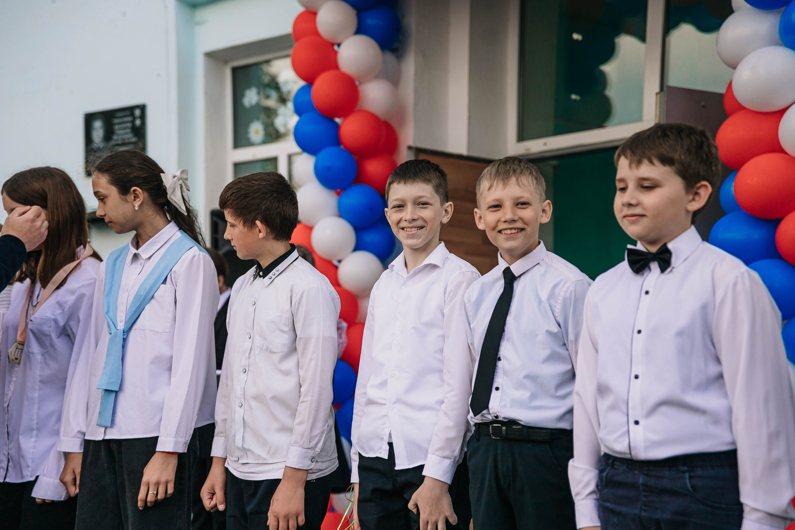 Последний звонок 9А класс МБОУ СОШ № 5 им. В. В. Смирнова, г. Невель. Фотограф Дарья Маташкова