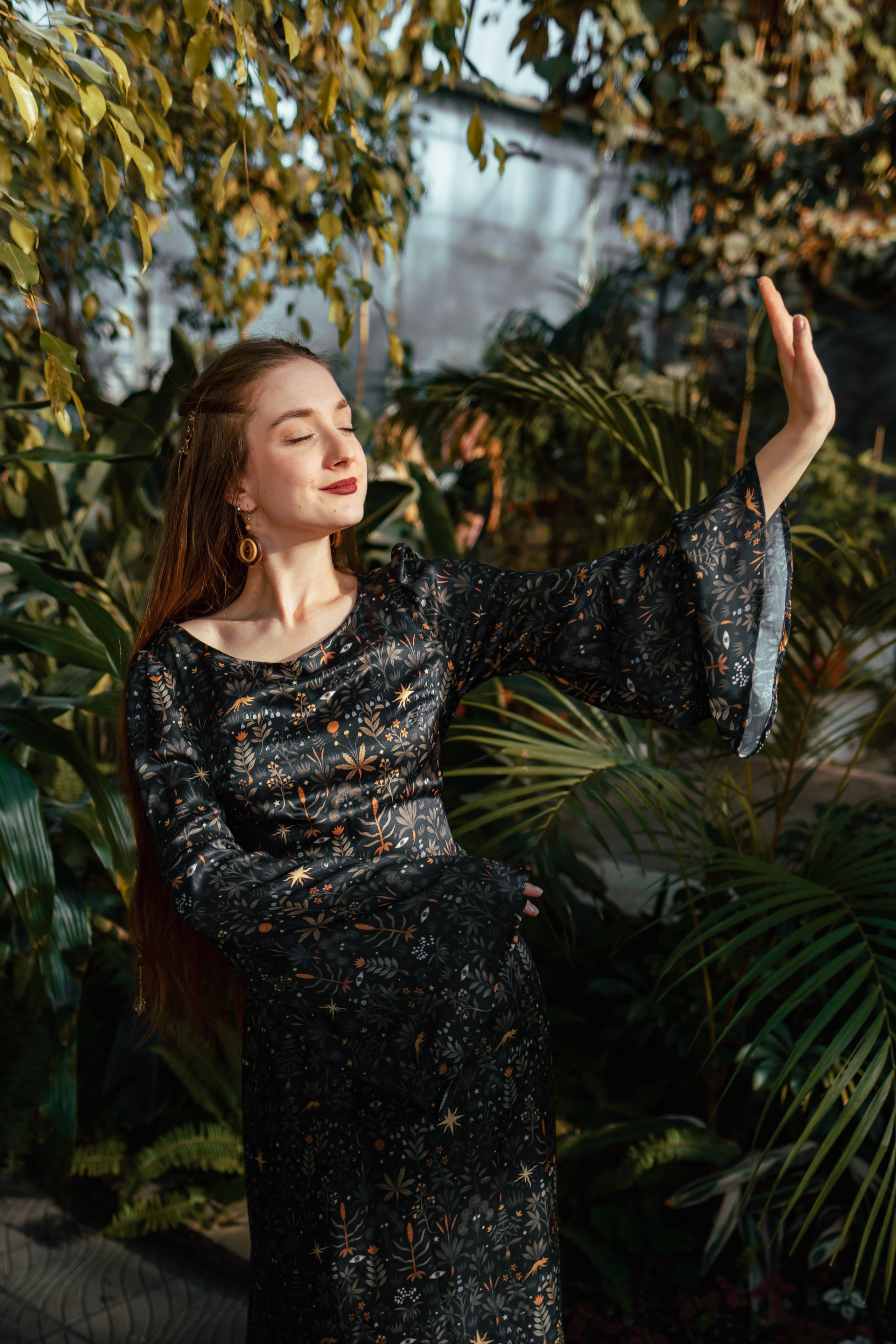 Съемка шёлковых платьев для PlantMyBones