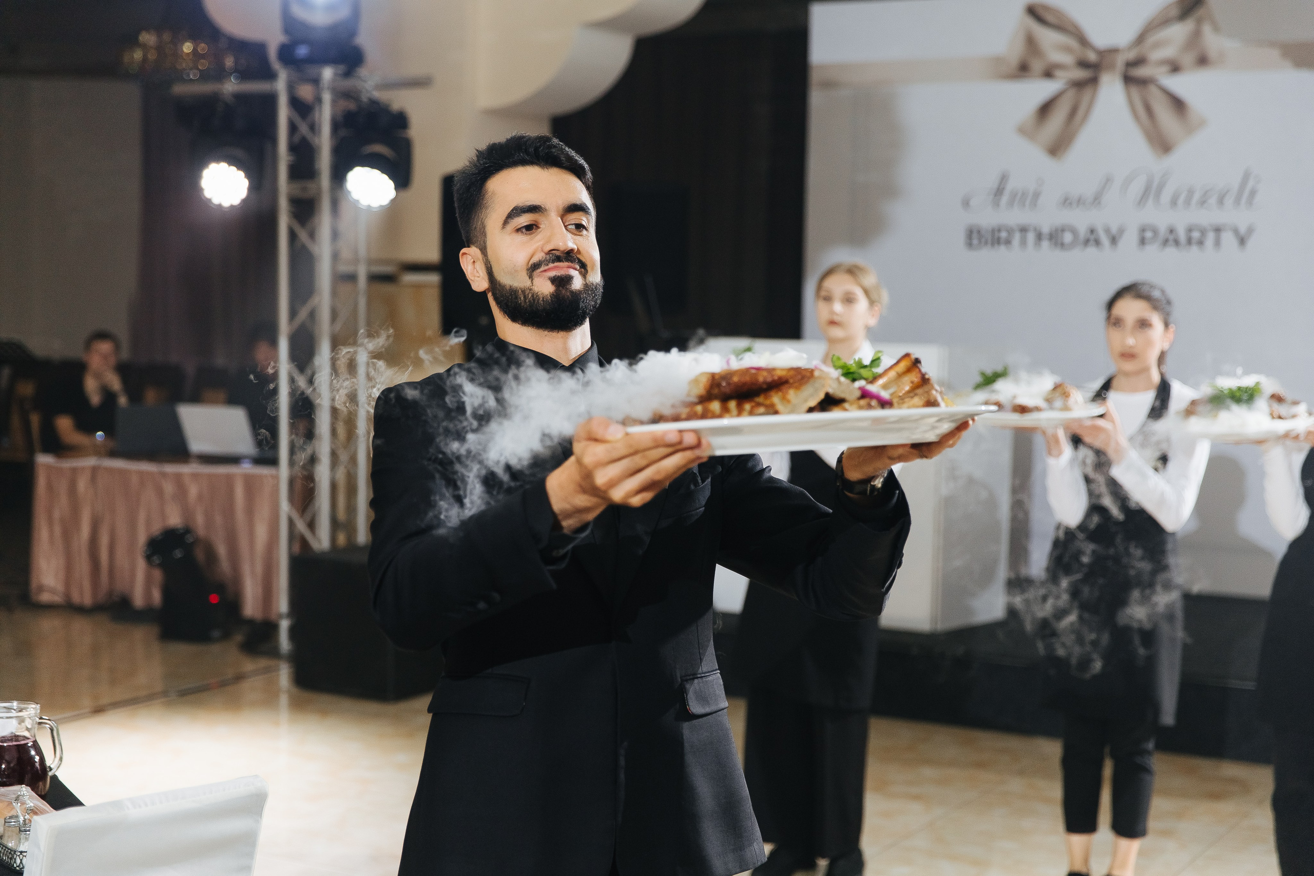 Ани и Назели. 35&5 День рождения, «Янтарь». Фотограф в Красноярске Надежда Воскресенская