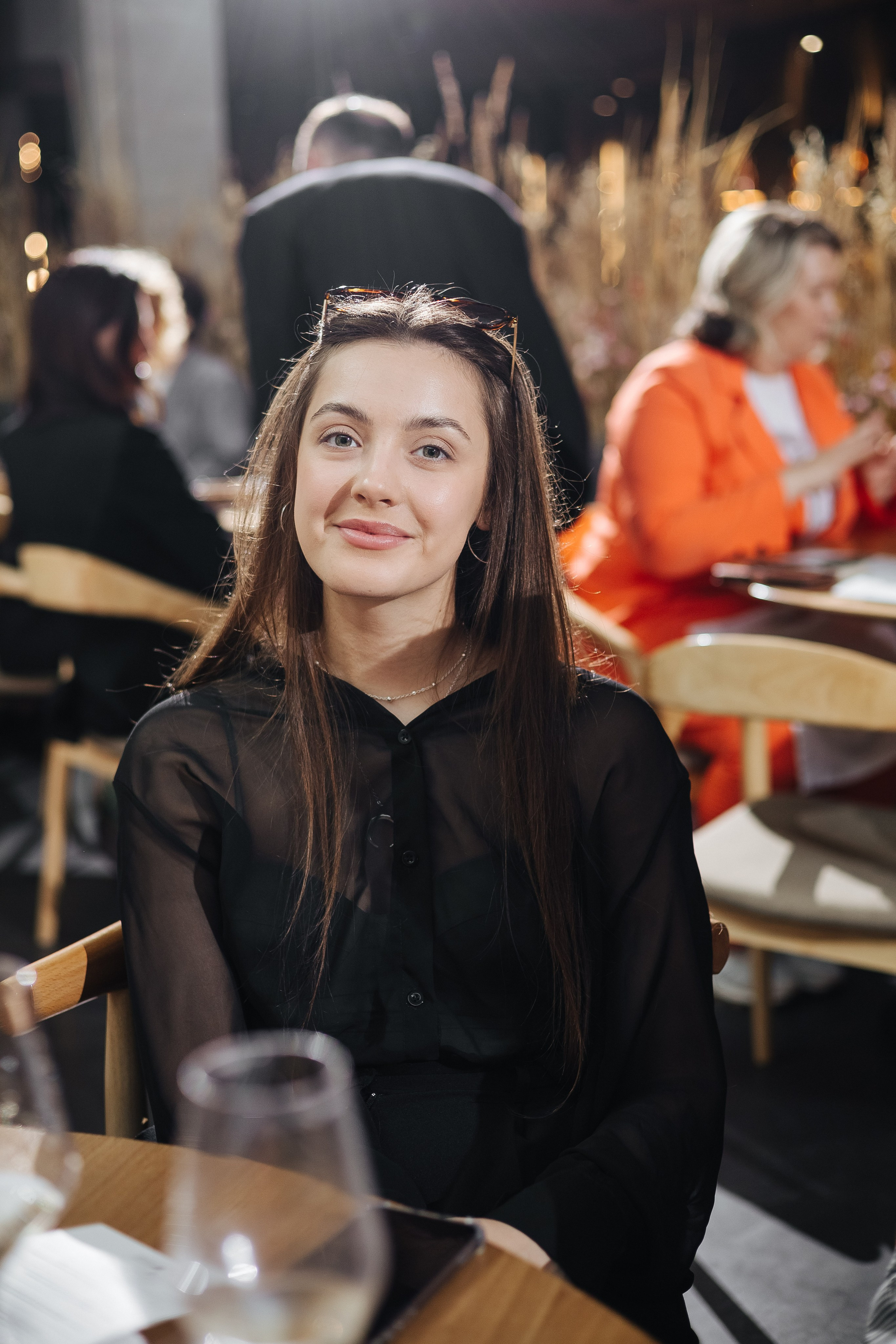 Презентация открытия магазина женской одежды GLVR в ресторане Fresco. Фотограф в Красноярске Надежда Воскресенская