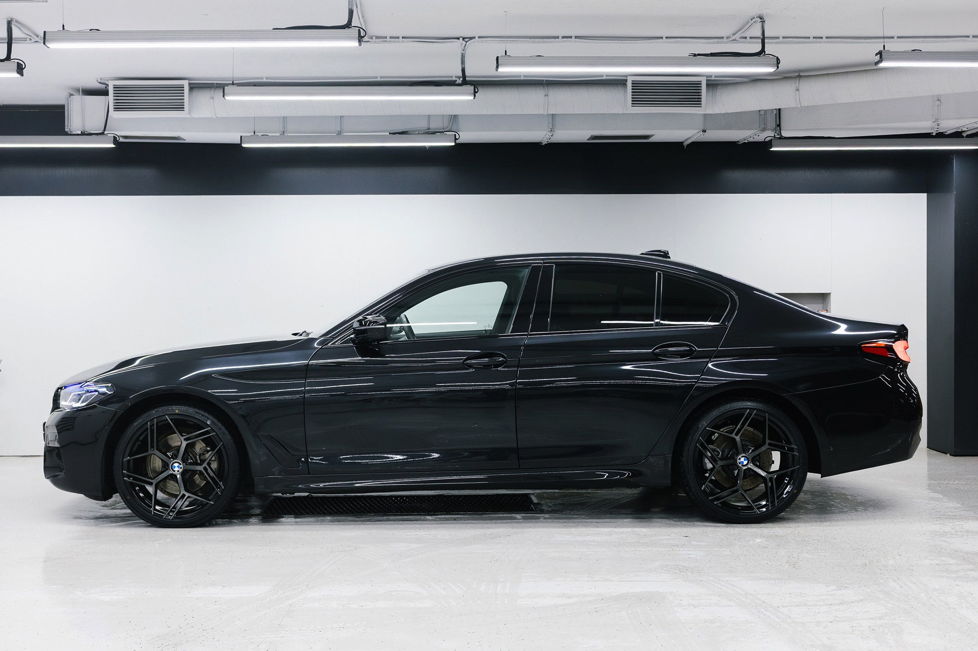 BMW 5 серия 2.0 AT, 2021, 136 265 км BMW 5 серия 2.0 AT, 2021, 136 265 км 3 800 000 ₽ X-TRADE. Автосалон «Х-Авто»