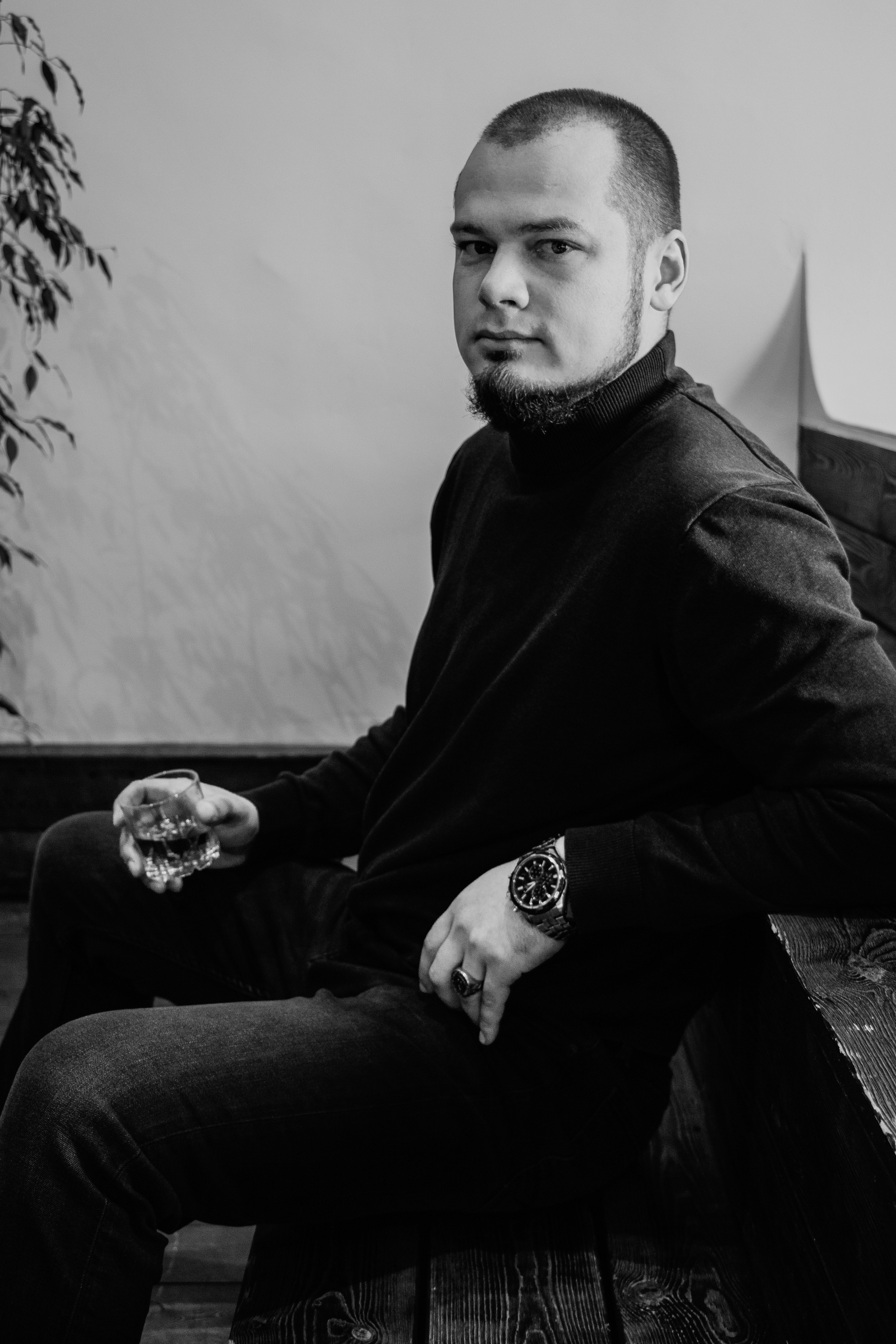 Artem. Portrait photographer in Thailand