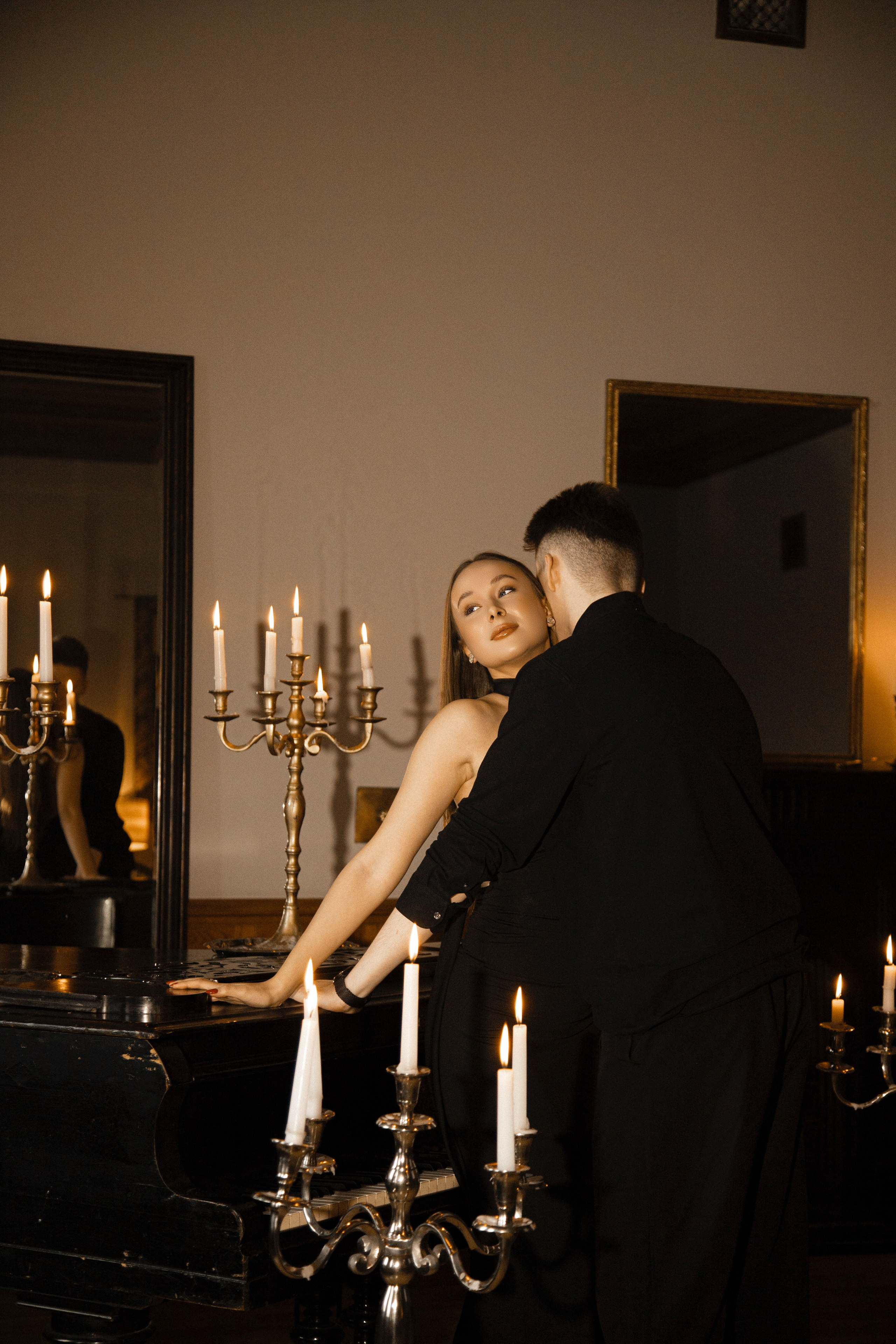 Лавстори: каминный зал