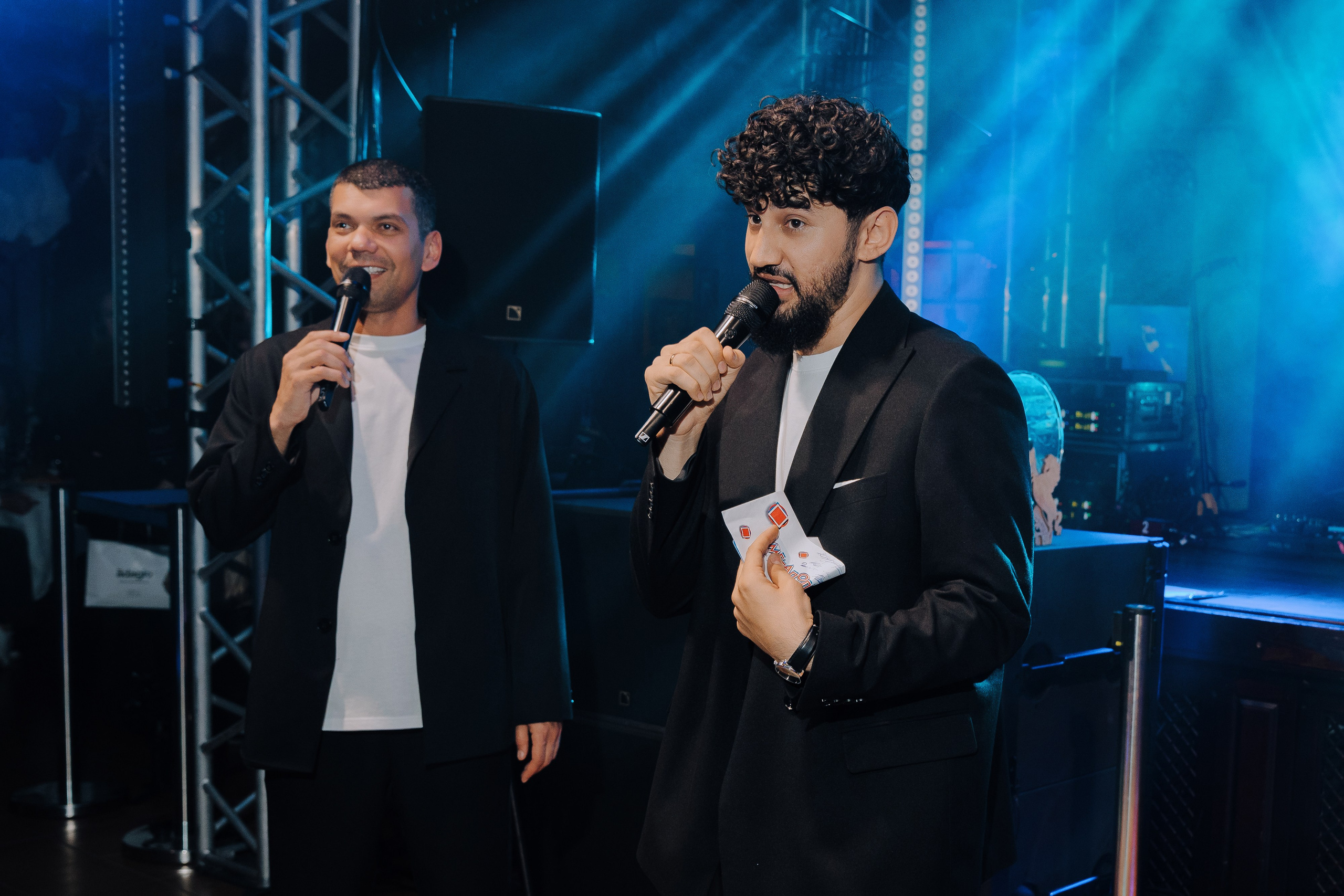 20 ЛЕТ МЕГАПОЛИС ЧЕЛЯБИНСК ХЕДЛАЙНЕР ЕЛКА. Репортажный фотограф Зуев Роман г. Челябинск