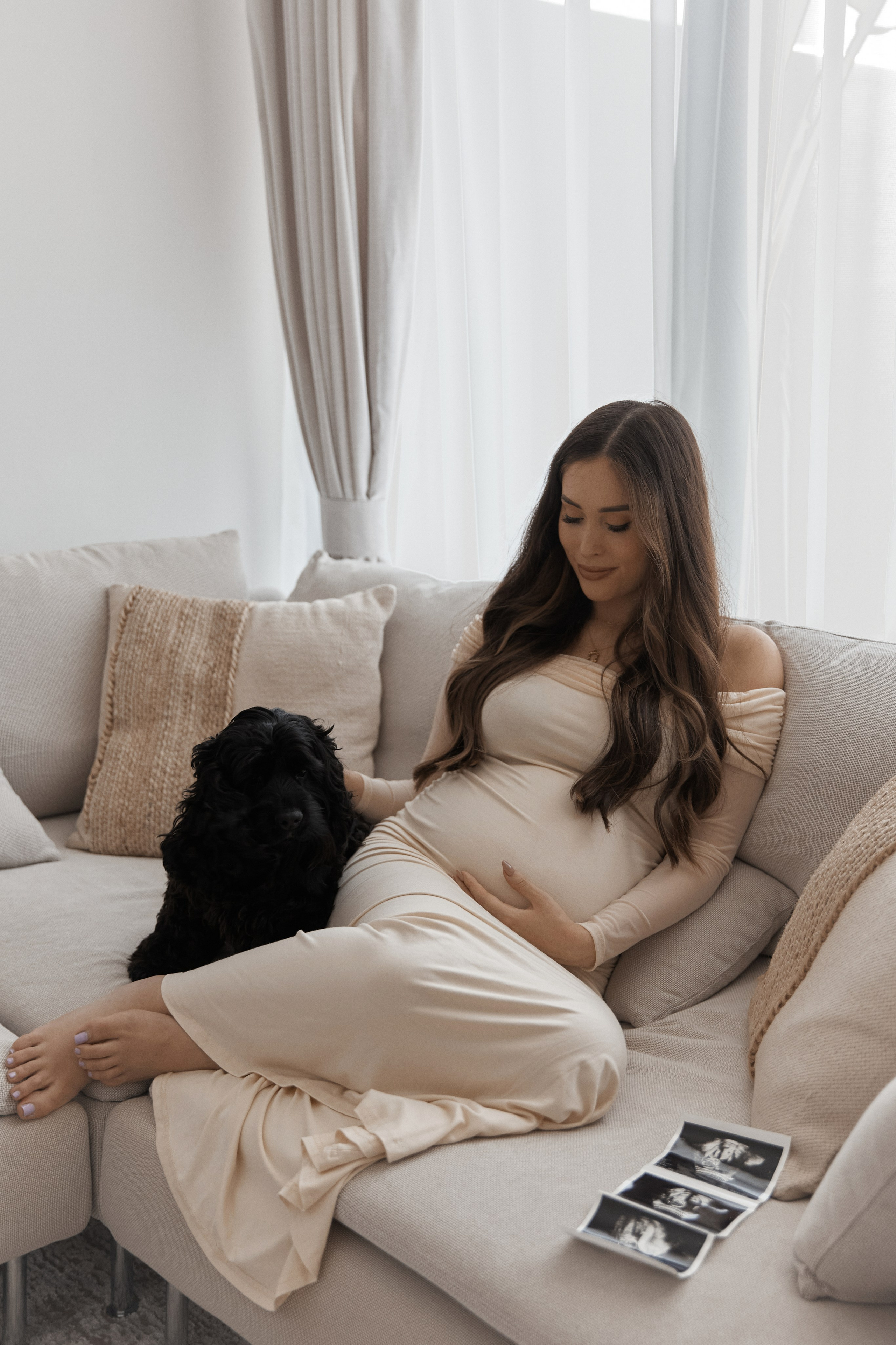 Cozy Pregnancy Photoshoot Dubai | At-Home Comfort