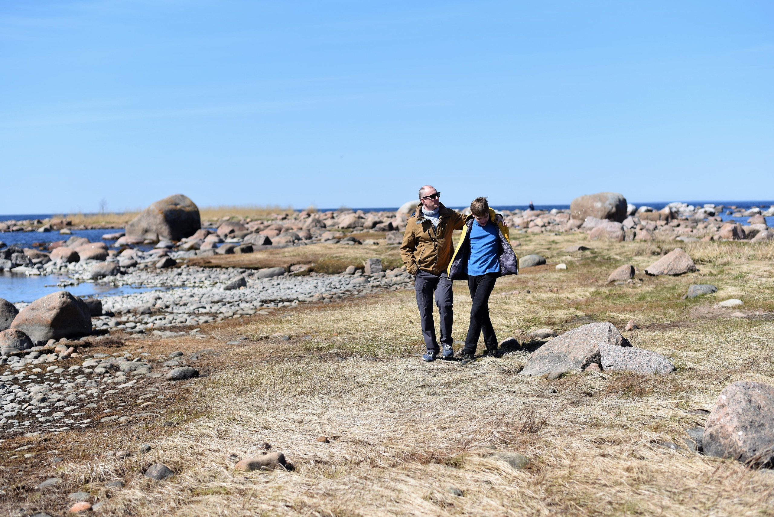 Семейная съемка на природе. Папа и сын. Женский и семейный фотограф Людмила Богачкина