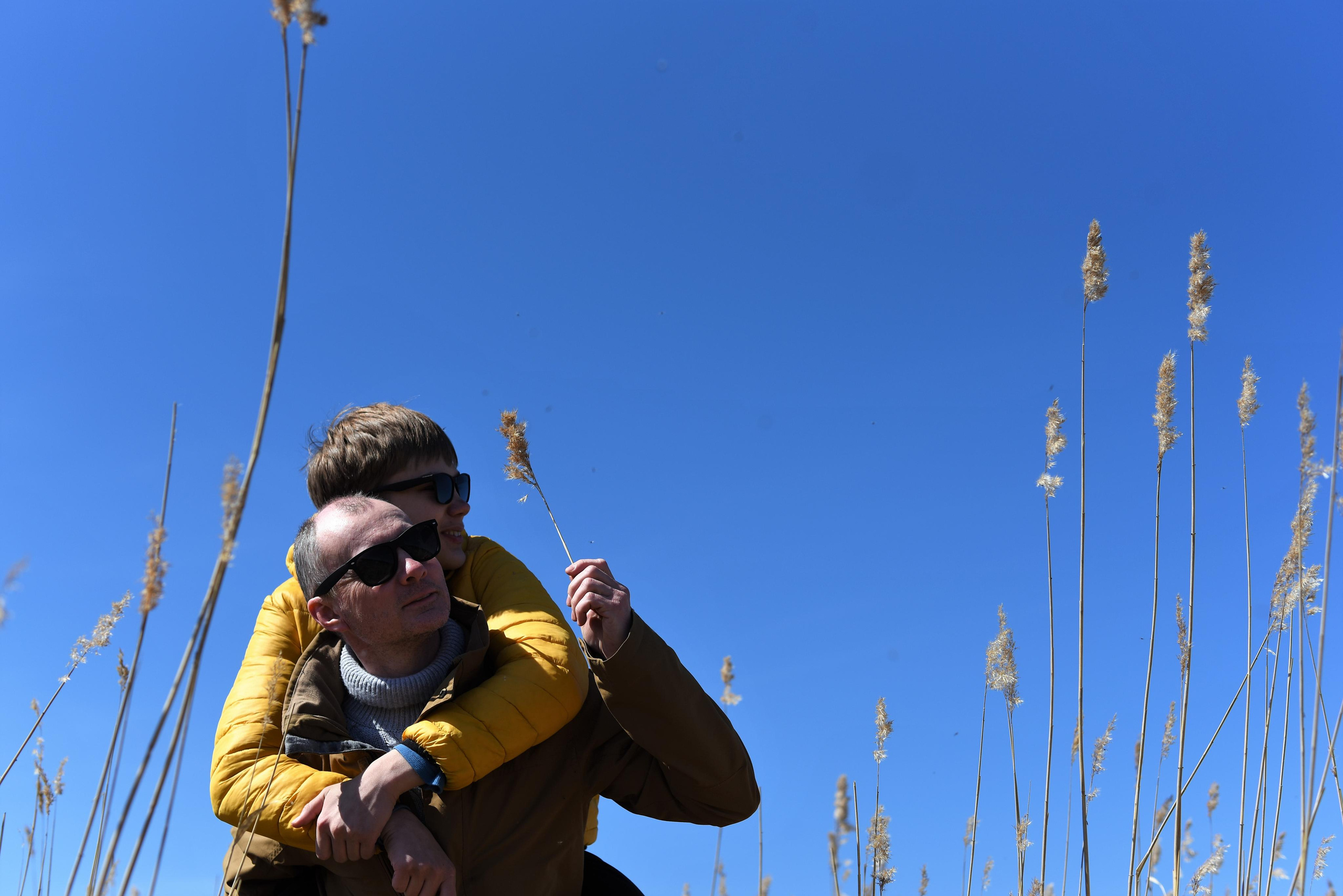 Семейная съемка на природе. Папа и сын. Женский и семейный фотограф Людмила Богачкина