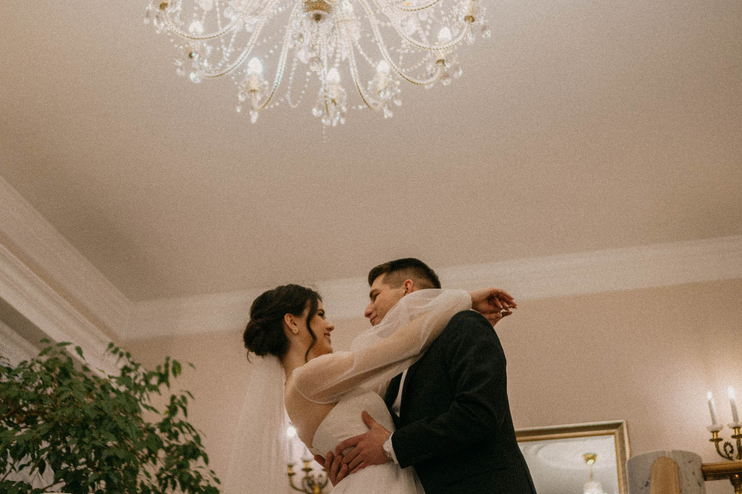 СВАДЕБНАЯ СЬЕМКА ПАРЫ В ГОРОДЕ ПУШКИН В ПАРКЕ ЕКАТЕРИНЕНСКОМ В НОЯБРЕ. Профессиональный фотограф, Санкт-Петербург — Виктория Богомолова