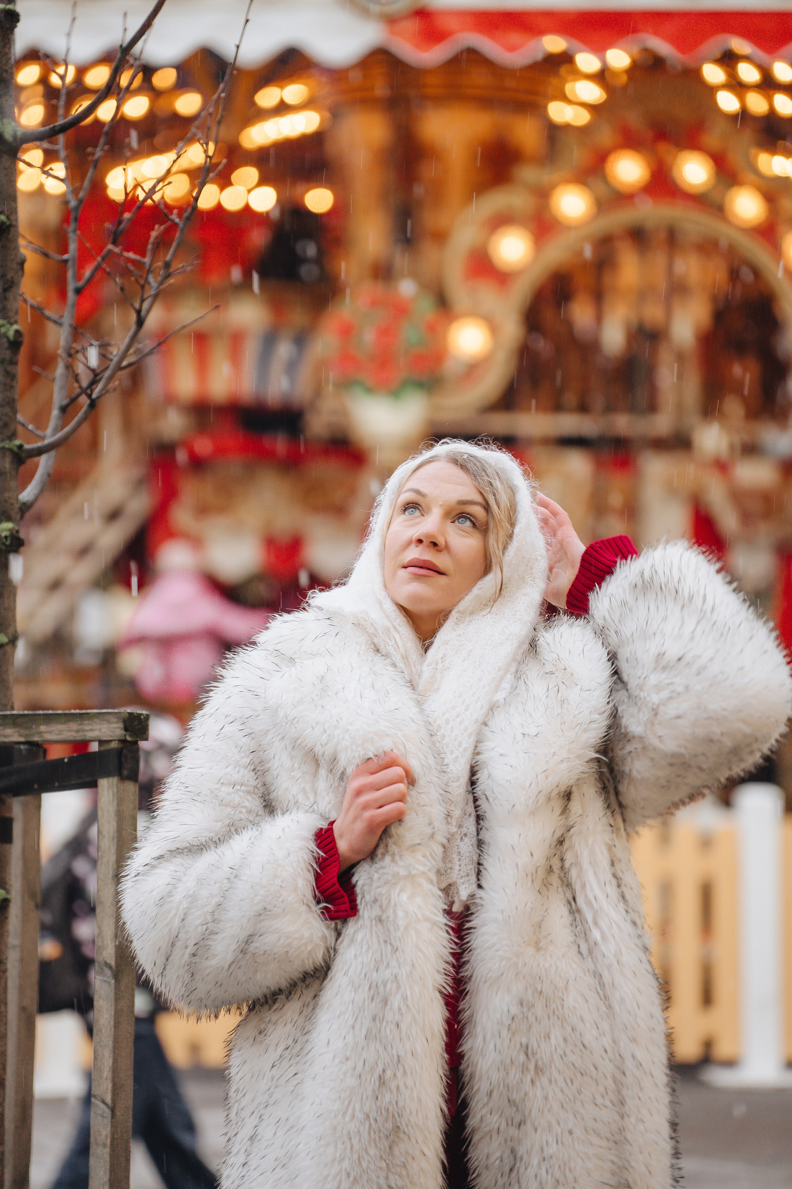 ПРОГУЛКА НА МАНЕЖНОЙ ПЛОЩАДИ ДЛЯ ДЕВУШКИ ПЕРЕД НОВЫМ ГОДОМ (НОВОГОДНЯЯ ФОТОСЕССИИЯ НА МАНЕЖНОЙ ПЛОЩАДИ). Профессиональный фотограф, Санкт-Петербург — Виктория Богомолова