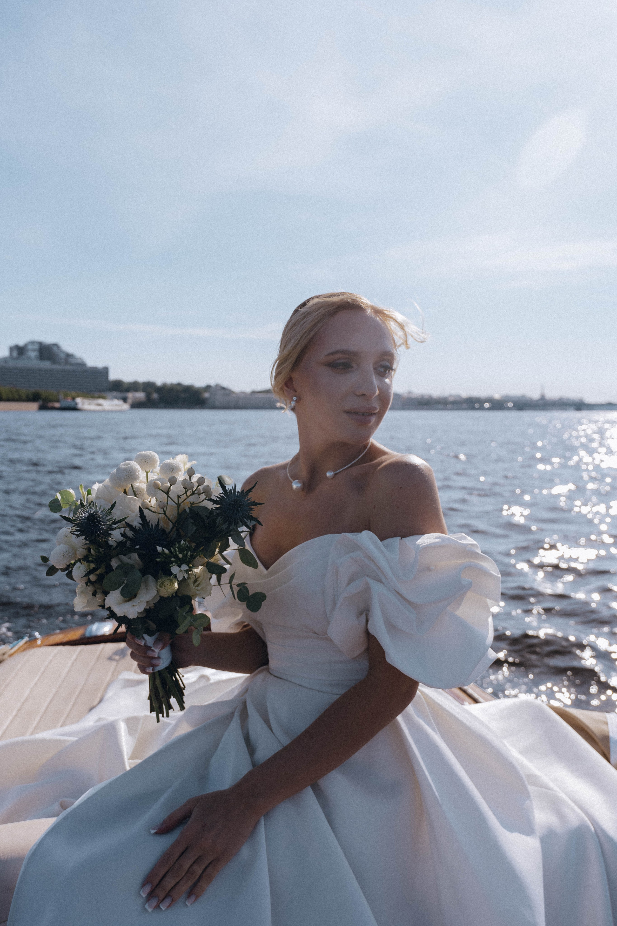 СВАДЕНБНАЯ СЬЕМКА НА КАТЕРЕ ПО КАНАЛАМ САНКТ-ПЕТЕРБУРГА И В АКВАТОРИИ НЕВЫ. Профессиональный фотограф, Санкт-Петербург — Виктория Богомолова