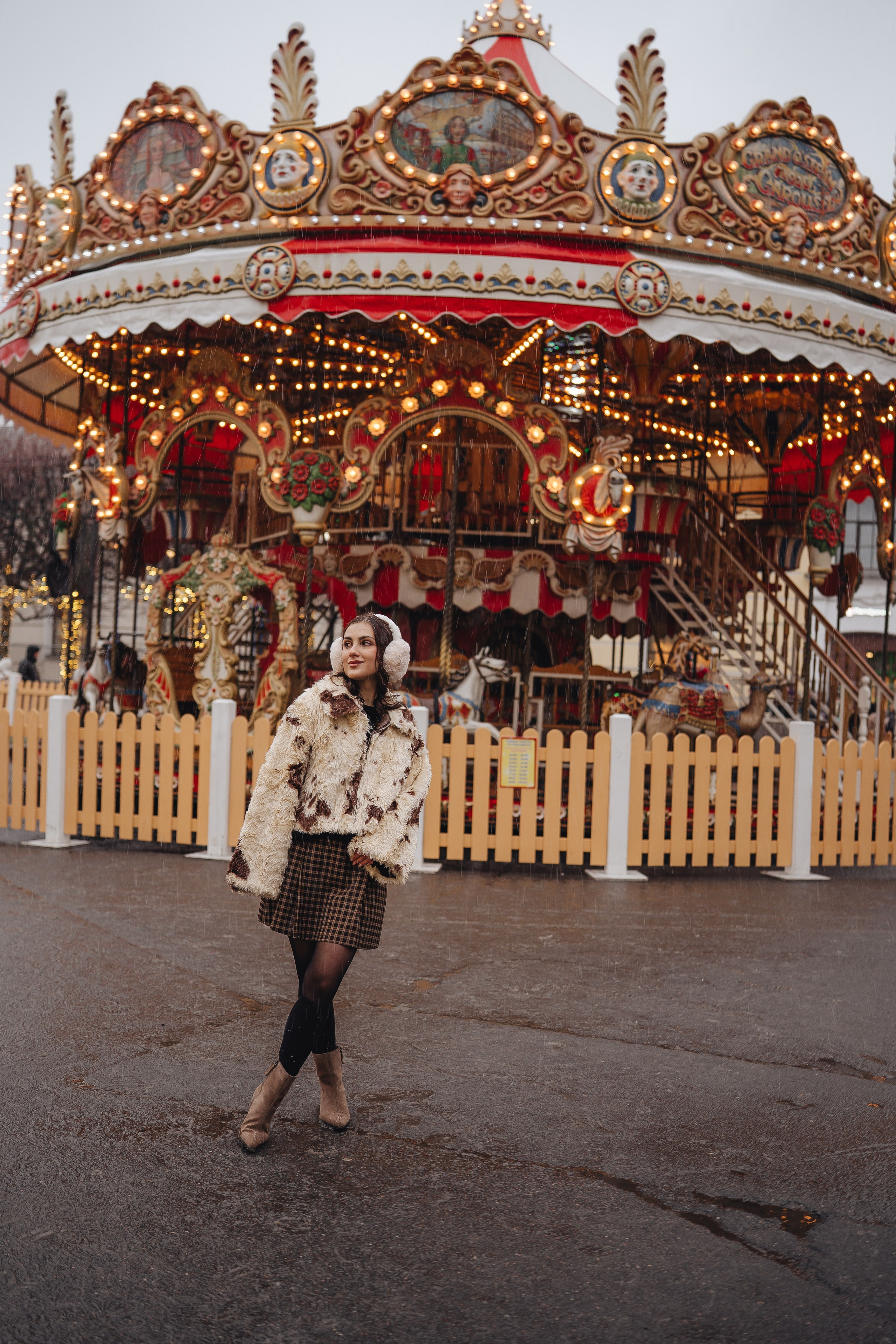 ПРОГУЛКА НА МАНЕЖНОЙ ПЛОЩАДИ ДЛЯ ДЕВУШКИ ПЕРЕД НОВЫМ ГОДОМ (НОВОГОДНЯЯ ФОТОСЕССИИЯ НА МАНЕЖНОЙ ПЛОЩАДИ). Профессиональный фотограф, Санкт-Петербург — Виктория Богомолова
