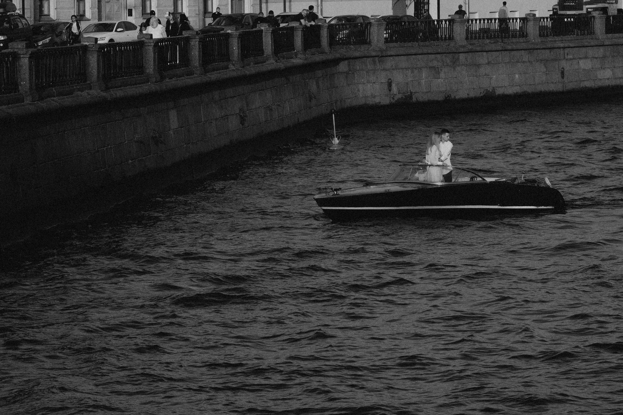 СВАДЕНБНАЯ СЬЕМКА НА КАТЕРЕ ПО КАНАЛАМ САНКТ-ПЕТЕРБУРГА И В АКВАТОРИИ НЕВЫ. Профессиональный фотограф, Санкт-Петербург — Виктория Богомолова