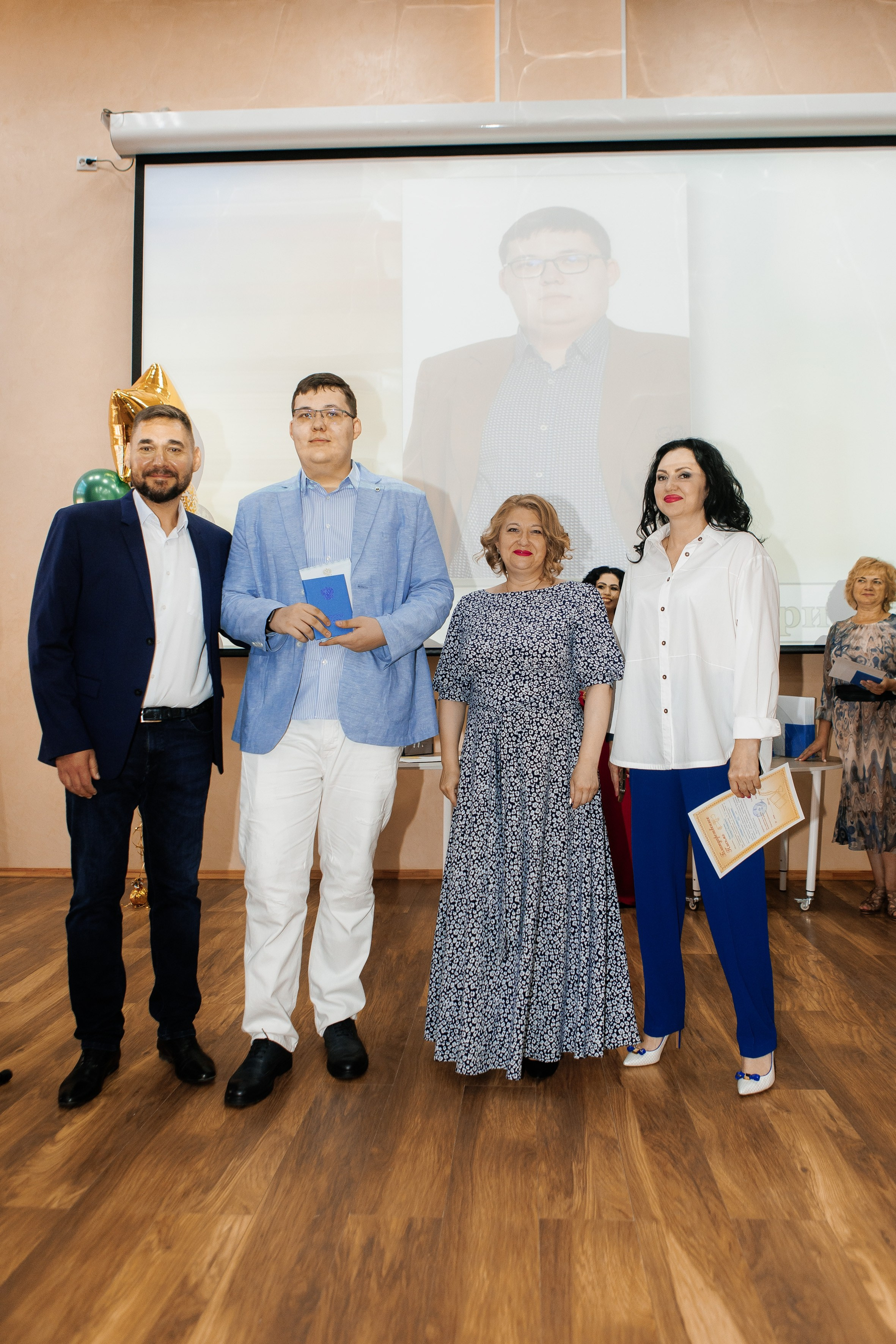 Выпускной Гимназия 12 2024 г. Свадебный и портретный Фотограф в Липецке Дмитрий Котюков