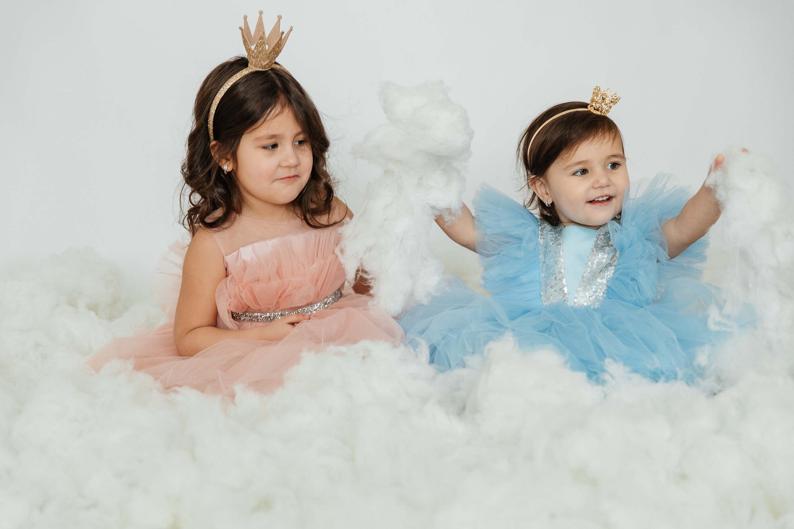 Маюша и Милаша в облаках. Воронистая Анастасия. Фотограф Якутия, Томпонский район