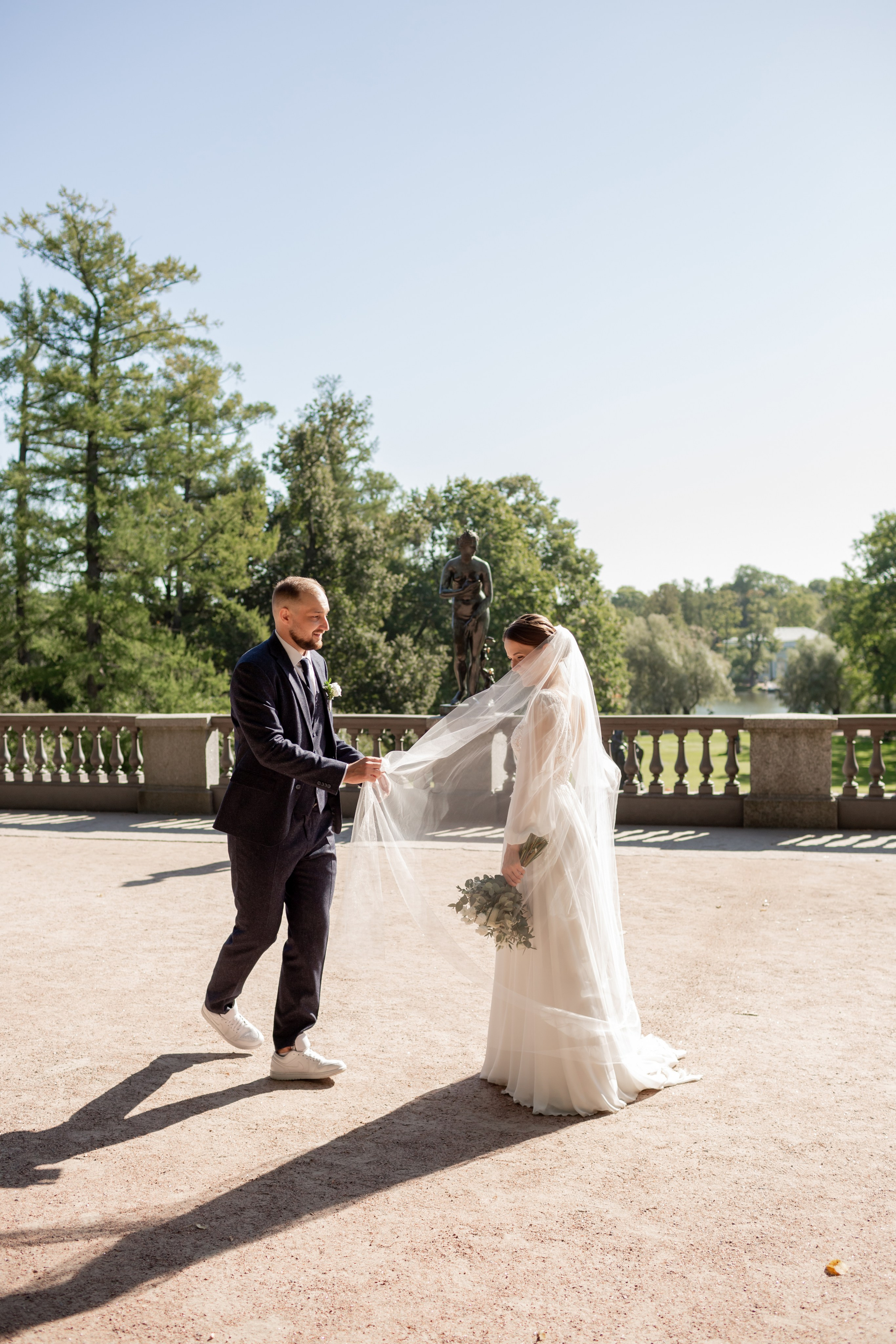 Свадебная фотопрогулка в Пушкине. Свадебный фотограф Кирилл Белый