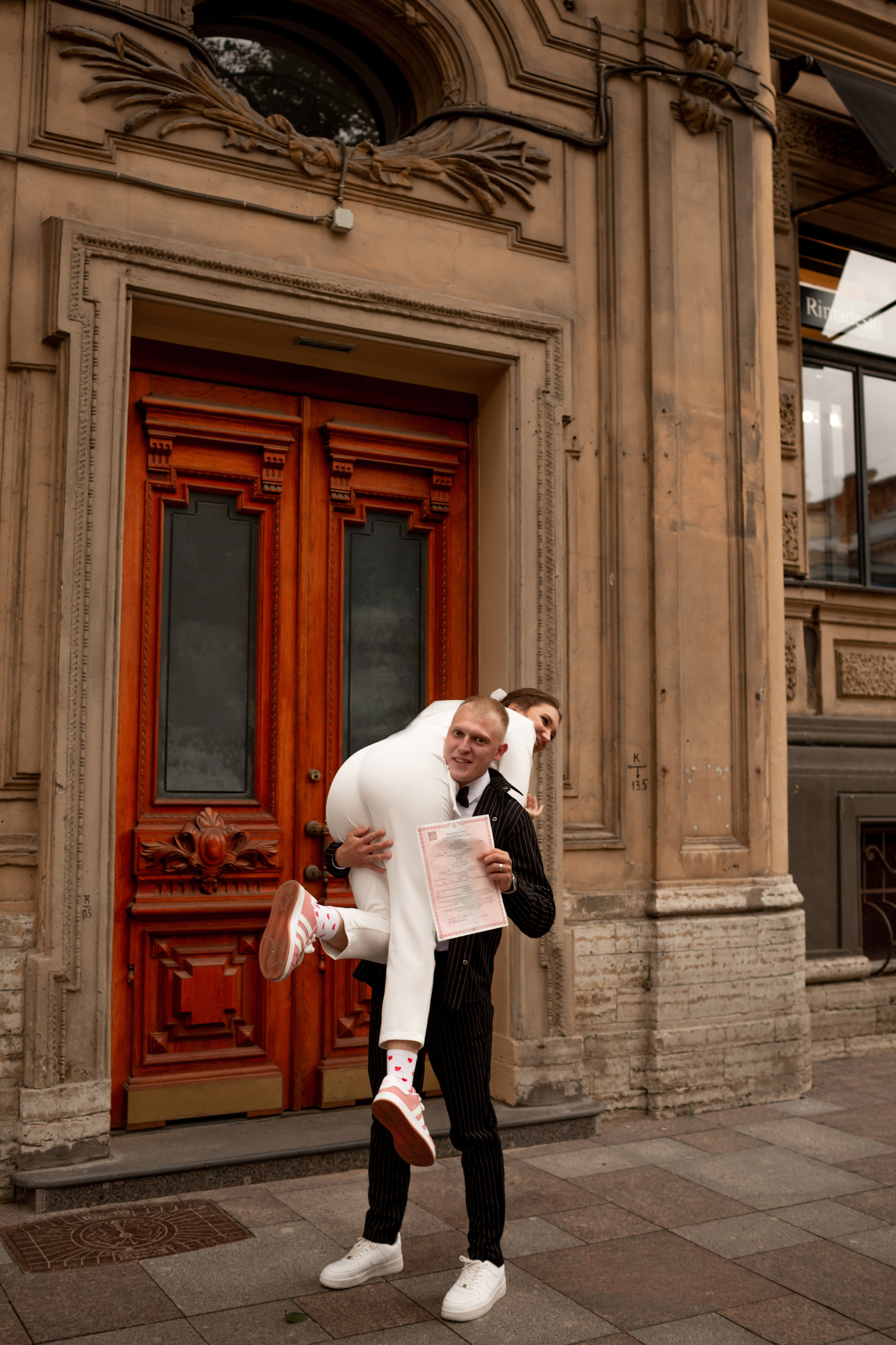 Свадебная фотосессия в центре Петербурга. Свадебный фотограф Кирилл Белый