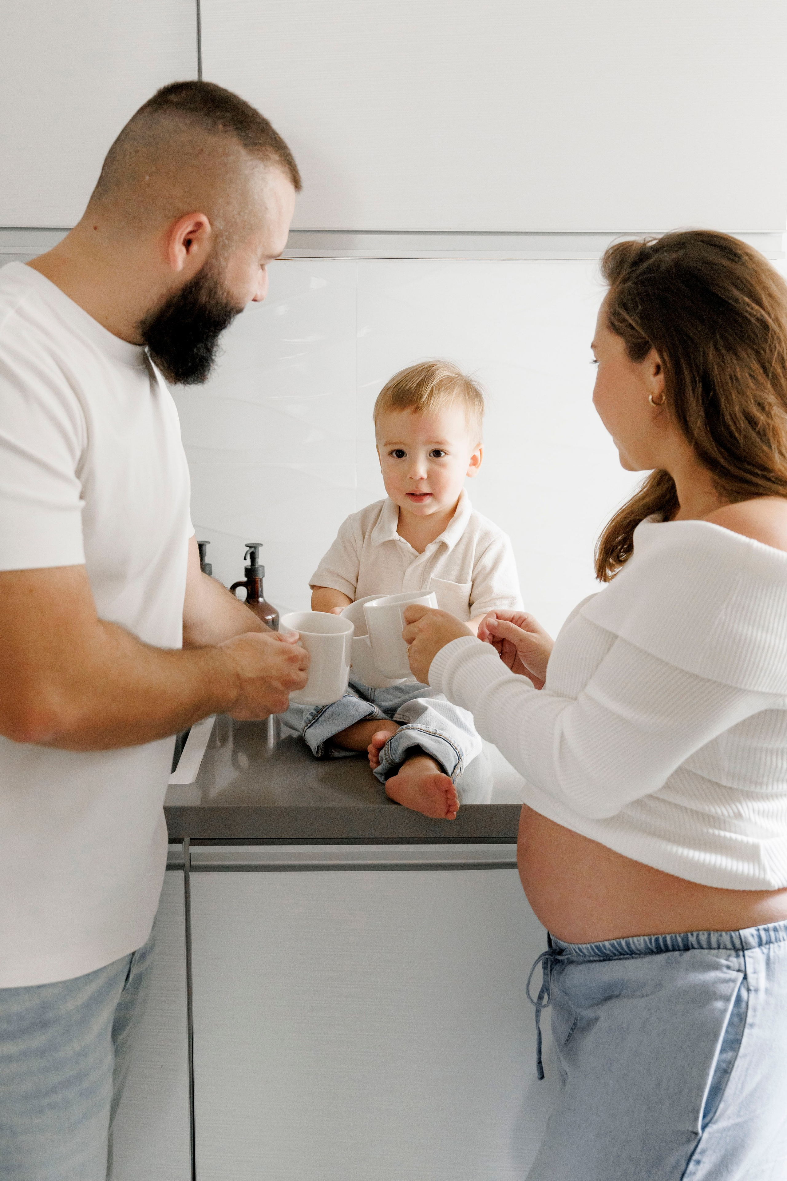 Pregnancy & Family photoshoot at home. Wedding and family photographer