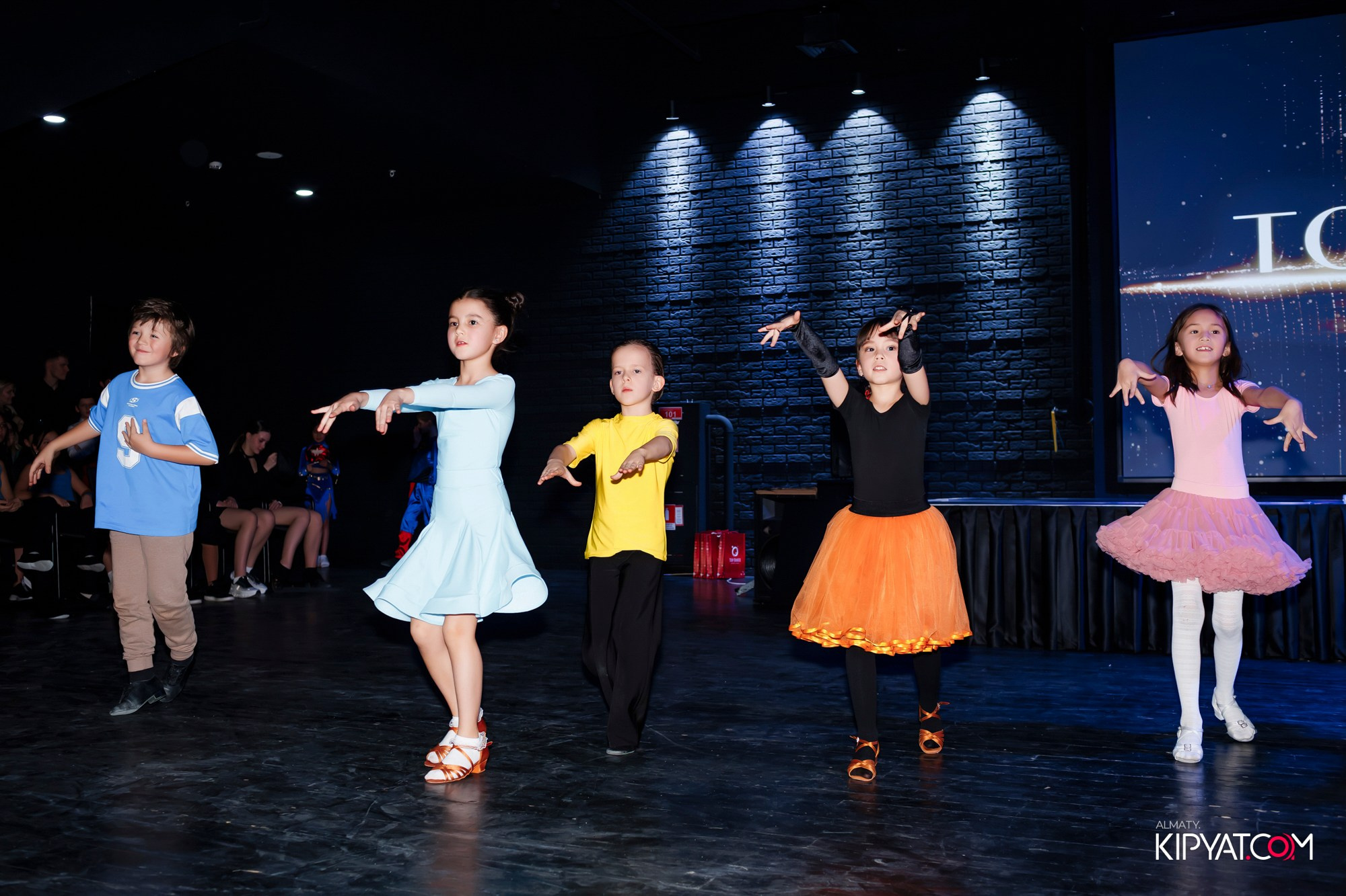 НОВОГОДНИЙ КОНЦЕРТ ШКОЛЫ ТАНЦА TOP DANCE. КИПЯТКОМ АЛМАТЫ! Фотосъемка мероприятий в Алматы