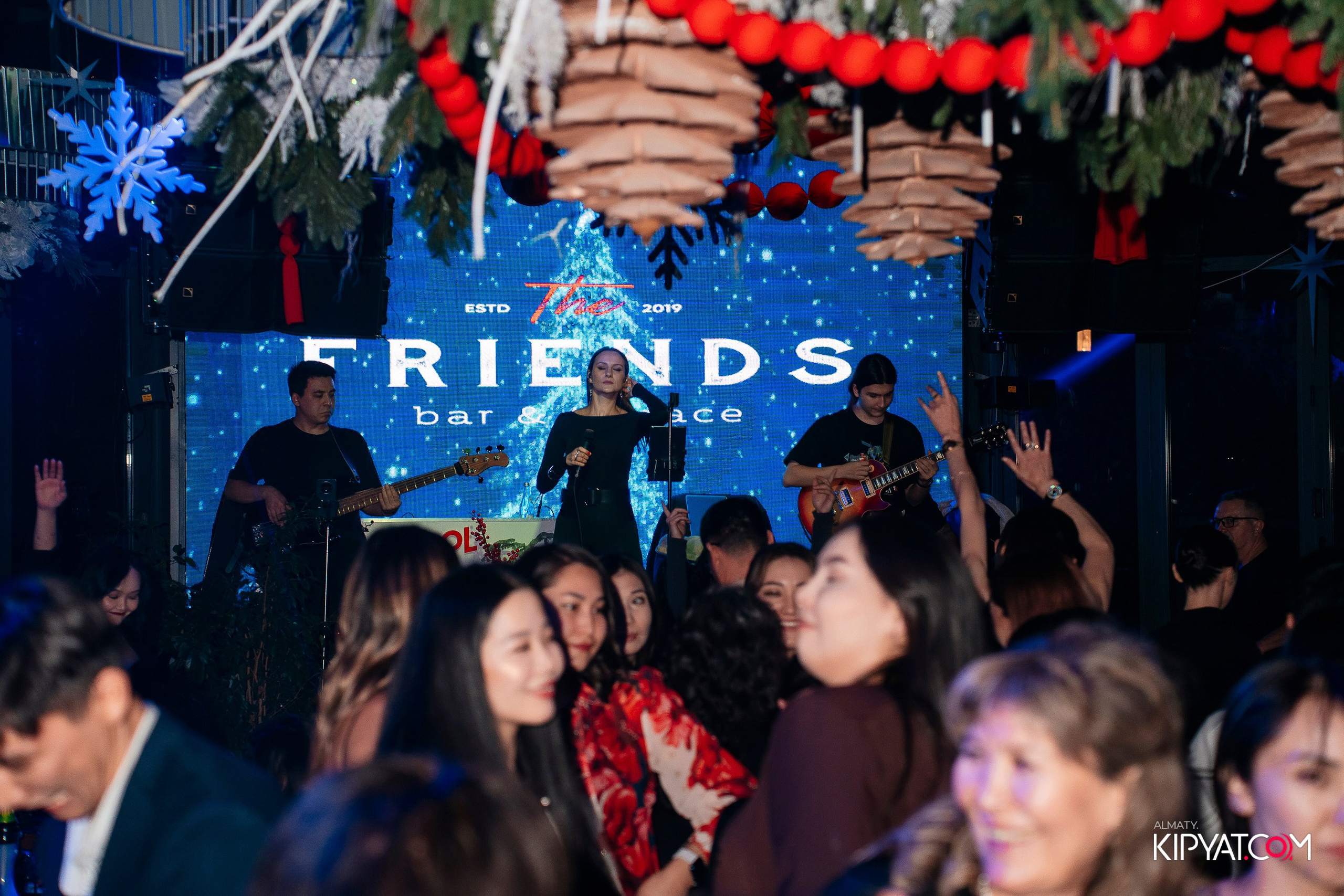 FRIENDS BAR & TERRACE. КИПЯТКОМ АЛМАТЫ! Фотосъемка мероприятий в Алматы