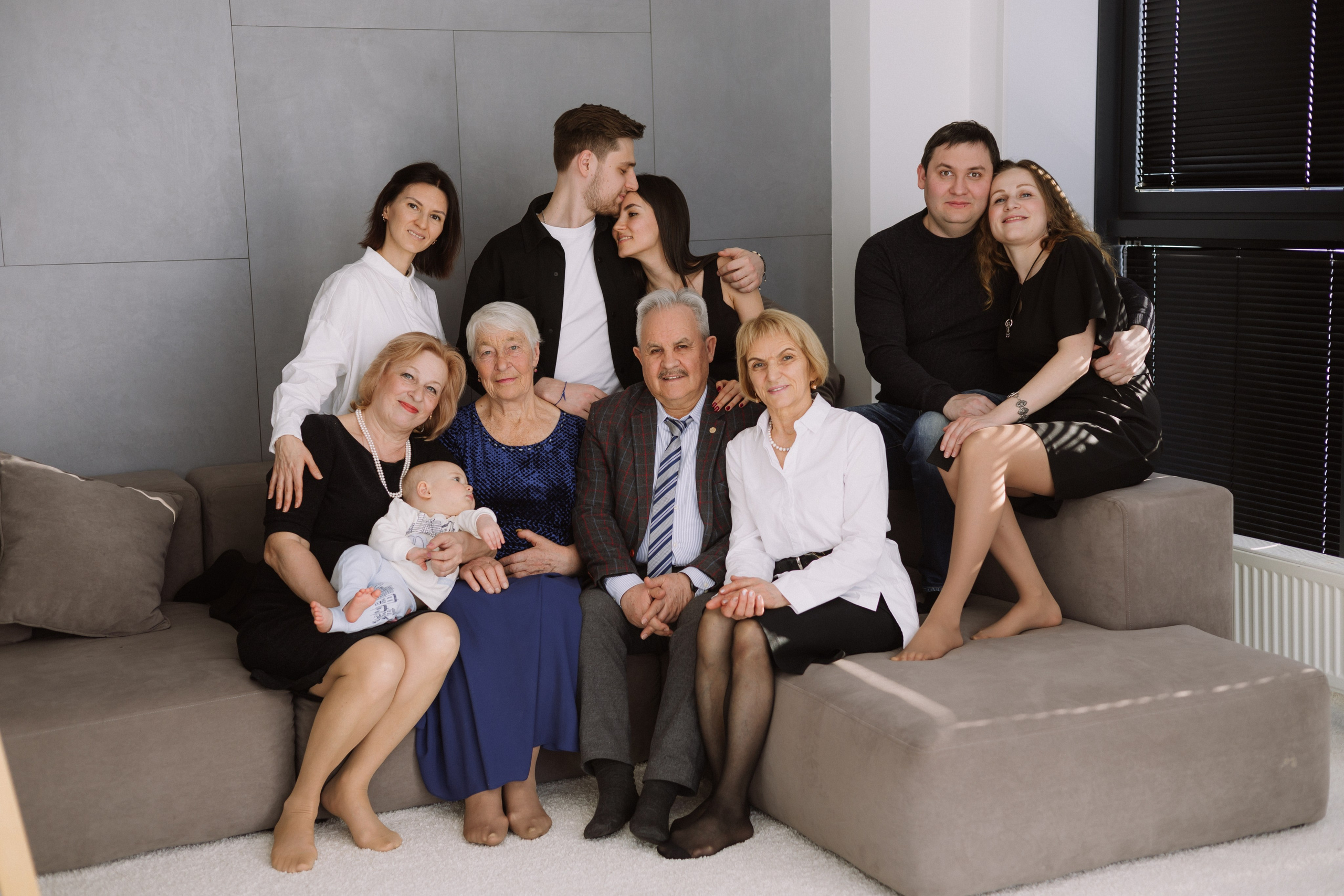 Студийная. Большая семья. Фотограф Уфа Башкирия Мухаметянова Алина. Свадебный семейный портретный