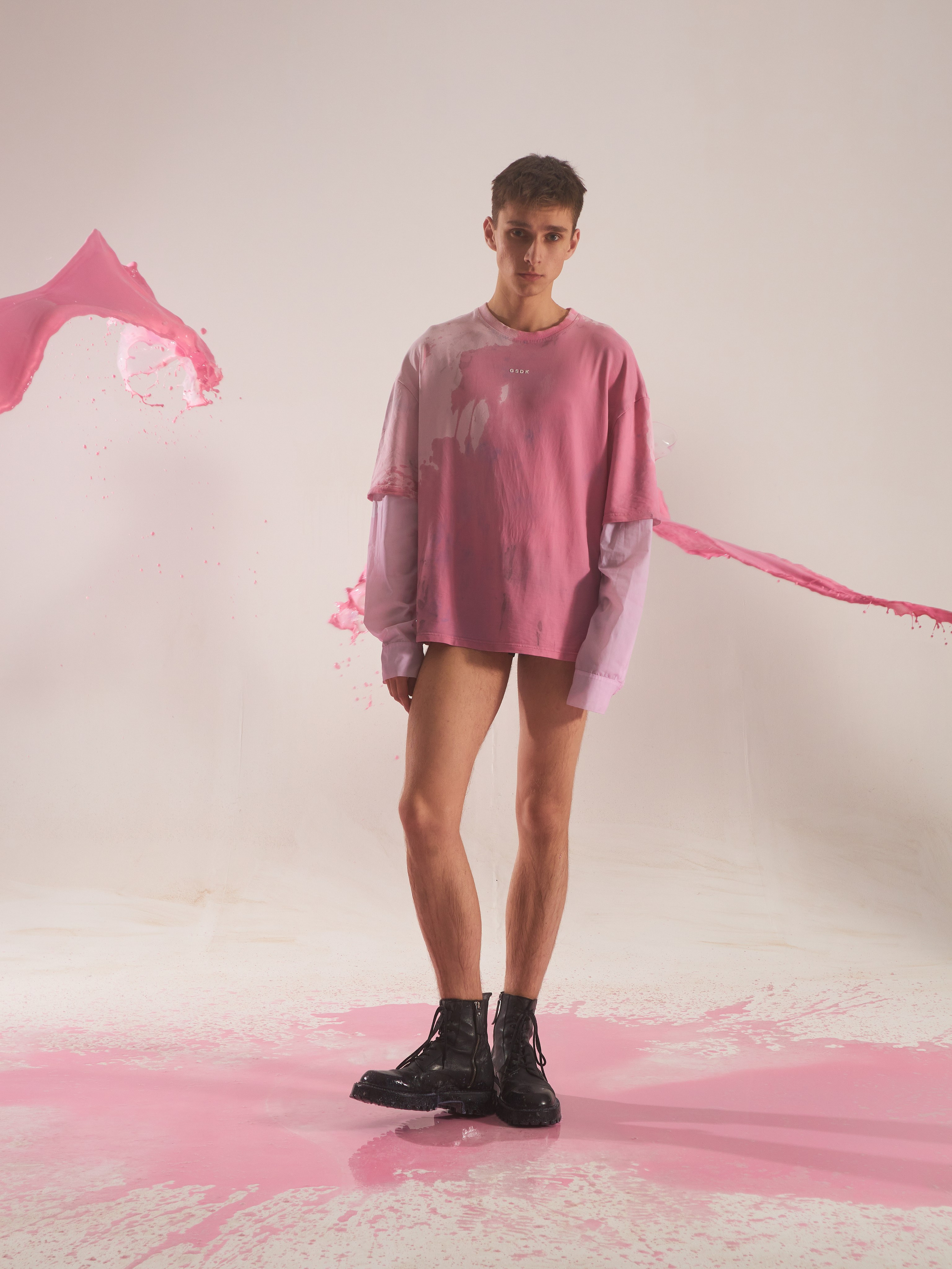 Предметная съемка одежды в Москве: организуем фотографа для создания фото с "глубиной"