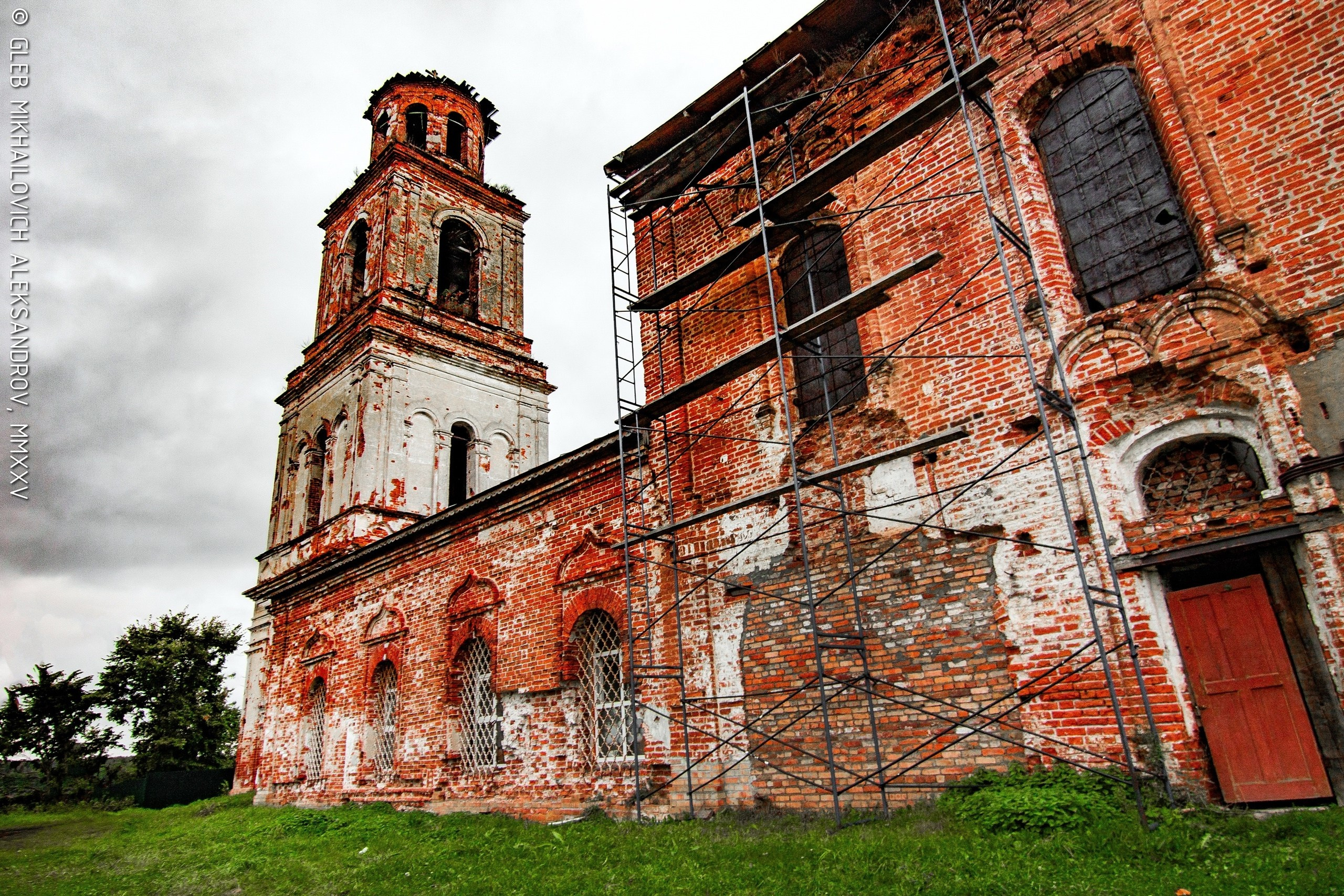 Устье. Храм Смоленской иконы Божией Матери. Зодчество