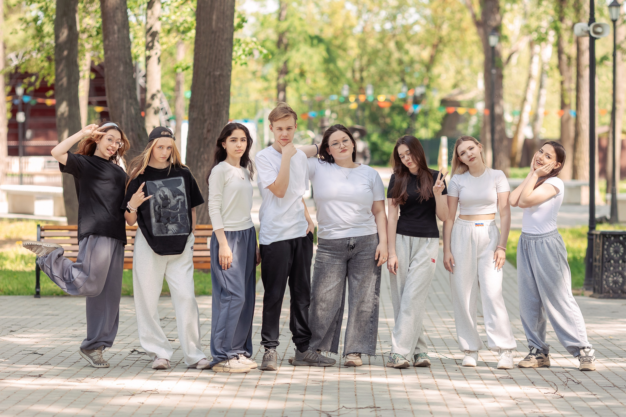 Позирование группы. Выпускные альбомы для детского сада и школы