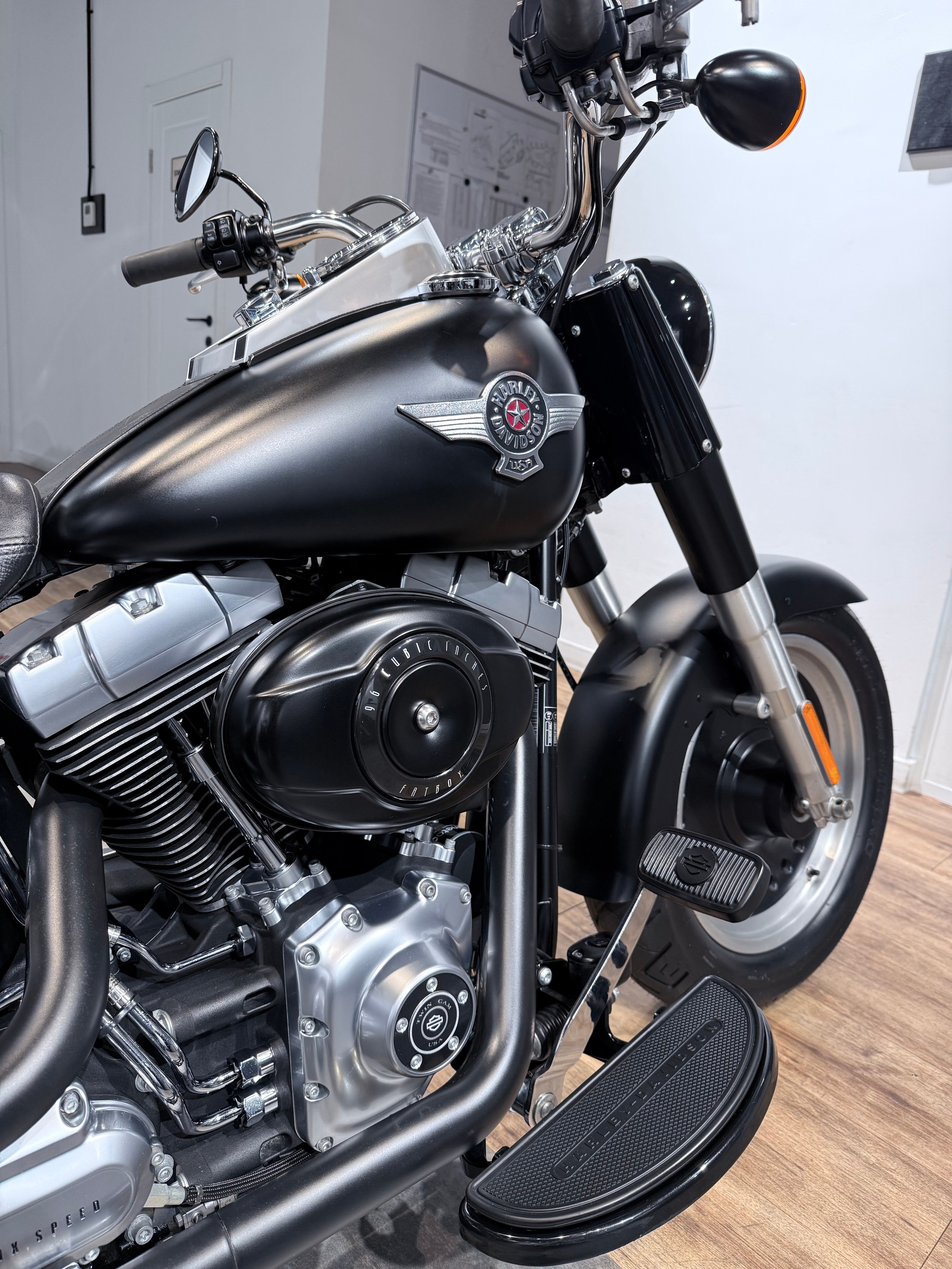 Мотоциклы Harley-Davidson 2013 Softail Black Slim ABS (Семейство Softail, Dyna). Hello Davidson, Москва. Только хорошие мотоциклы…