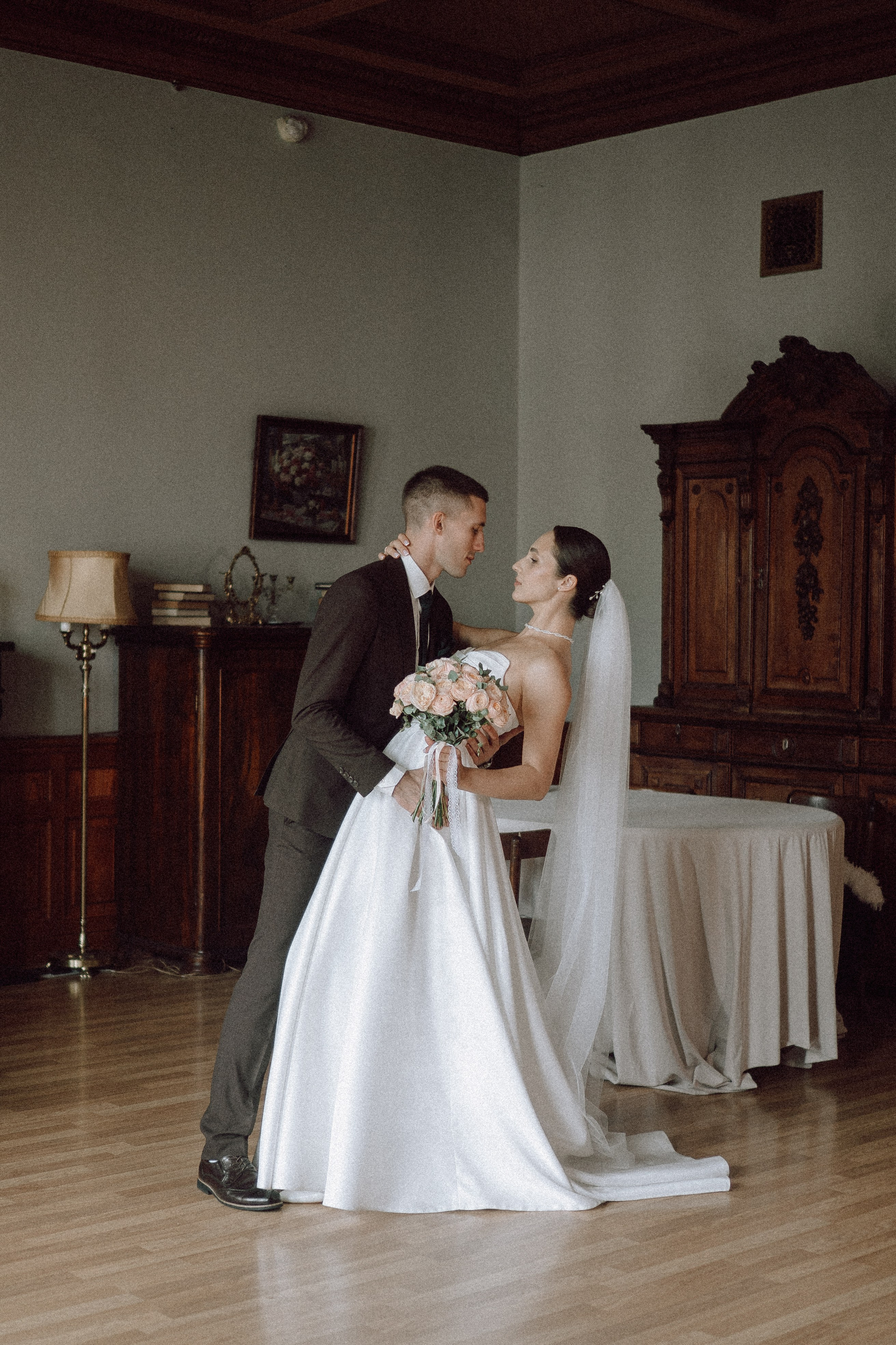 СВАДЕБНАЯ ПРОГУЛКА В САНТК-ПЕТЕРБУРГЕ (ИСАКИЕВСКИЙ СОБОР, ЗИМНЯЯ КАНАВКА, ЭРМИТАЖ И БОЛЬШАЯ МОРСКАЯ УЛИЦА). Профессиональный фотограф, Санкт-Петербург — Виктория Богомолова