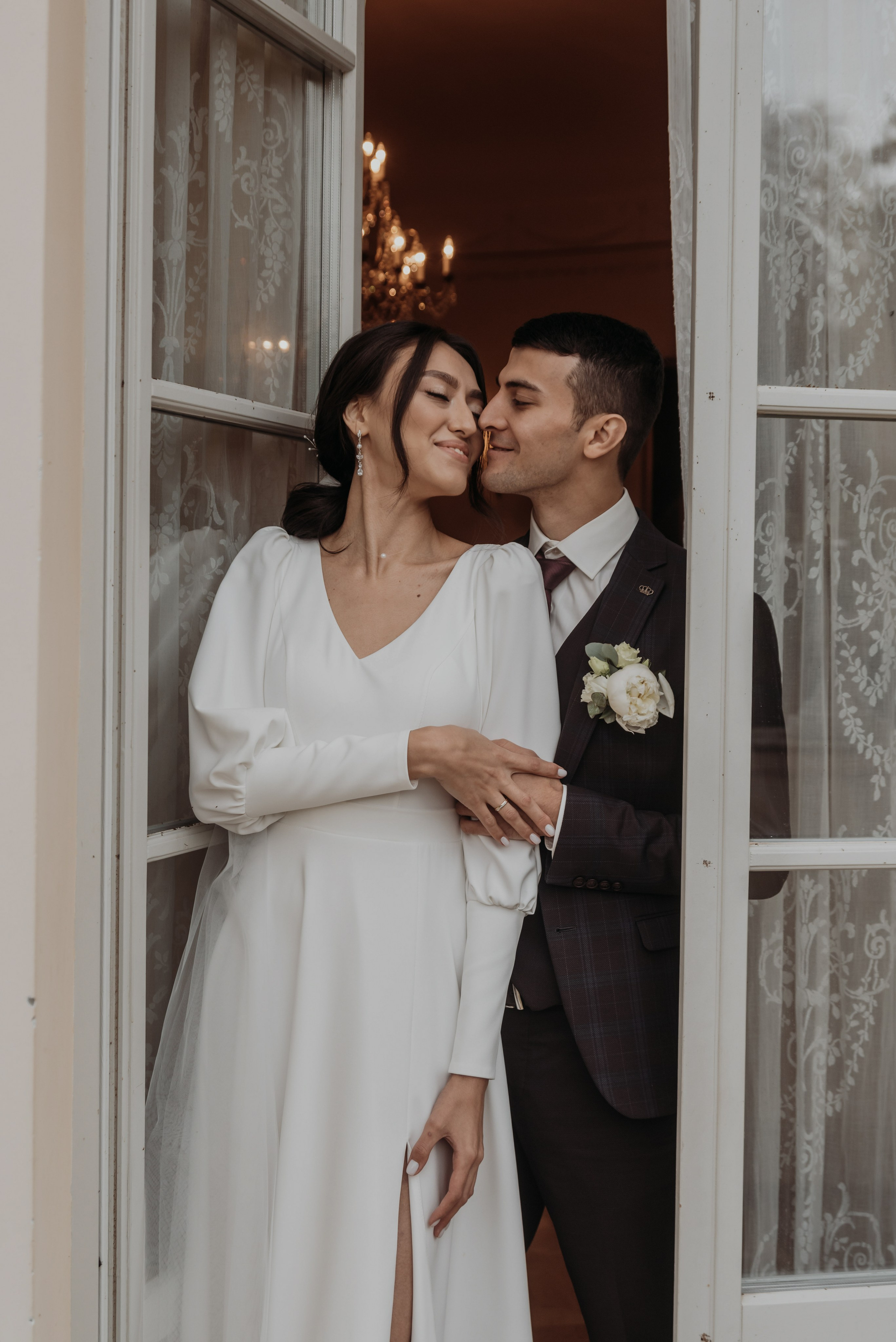 Свадебная фотосессия в Твери в красивой локации в замке в Московской области. Свадебный фотограф в Твери, Москве и Санкт-Петербурге Денисова Екатерина