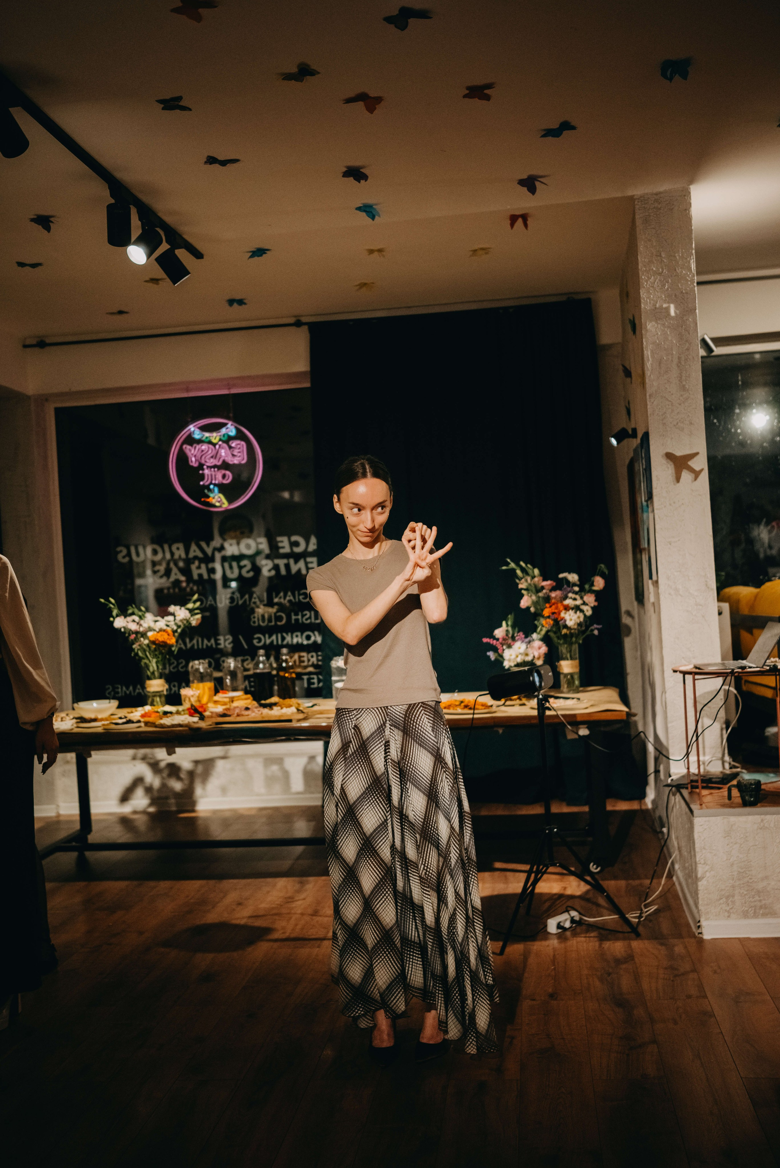 Годовщина свадьбы в кафе. Портретный и свадебный фотограф в Тбилиси • xeniqo