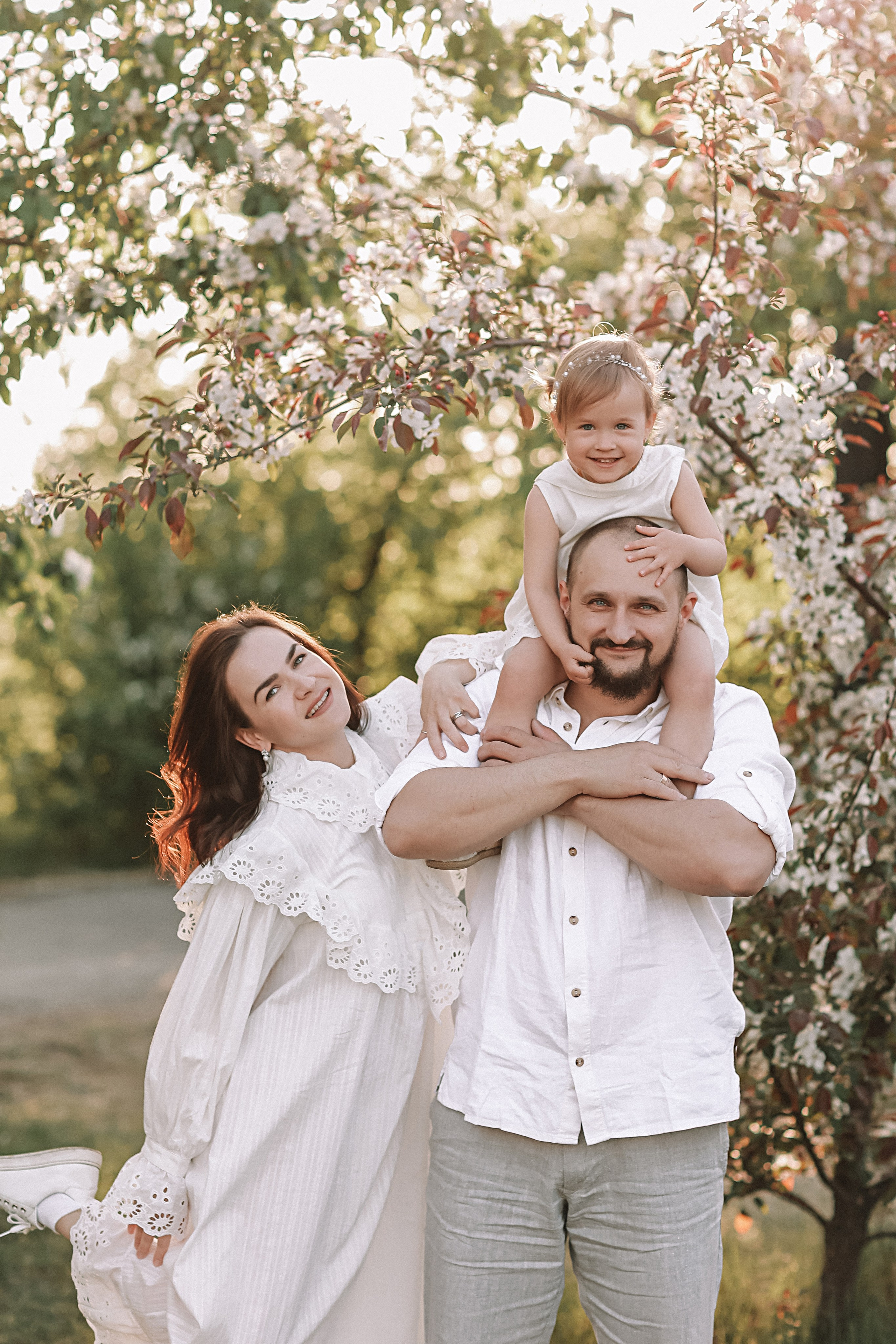 Яблони. Семейный фотограф Тюмень, фотограф на роды Салмина Мария