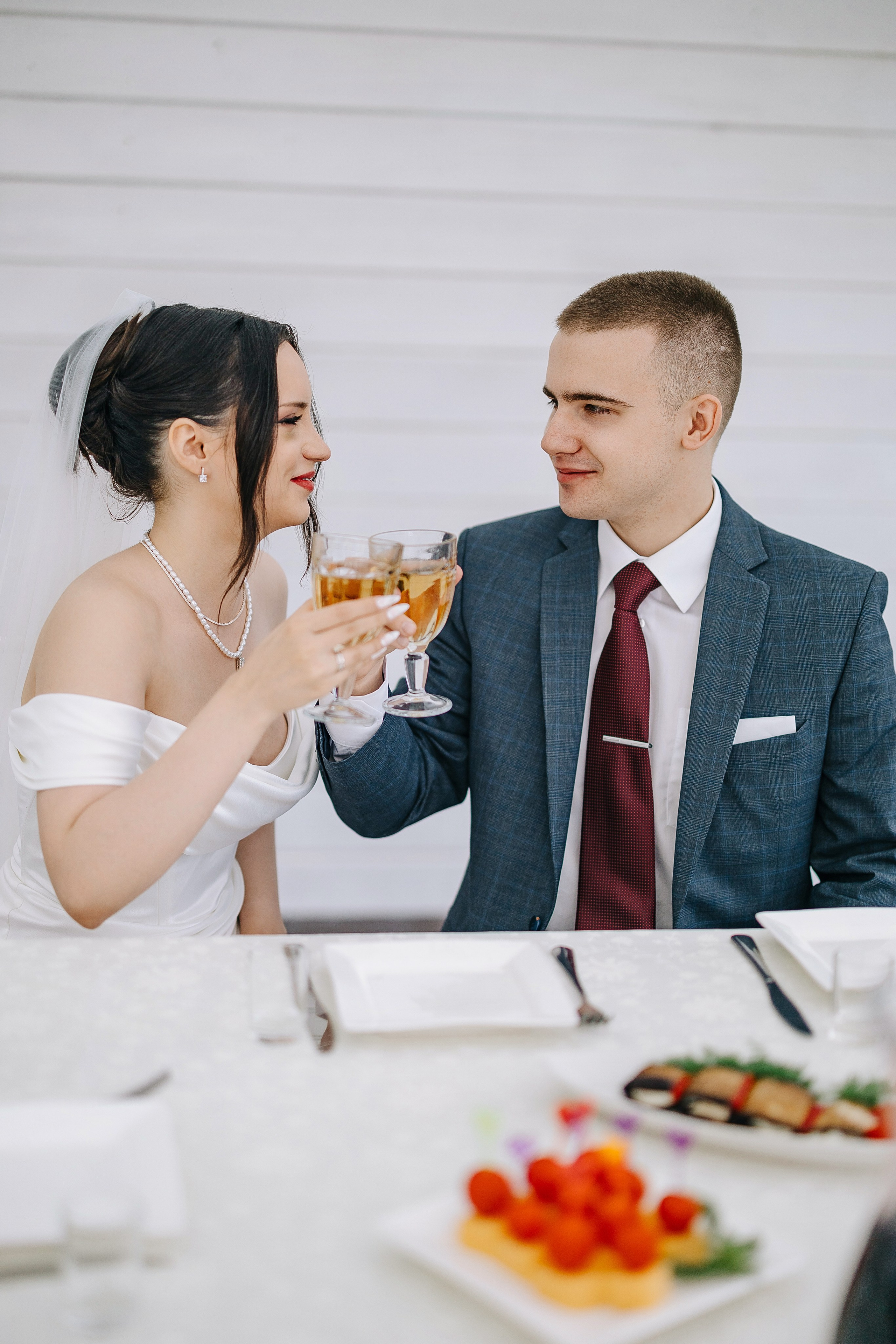 Белый лист. Александр Антонов. Профессиональный свадебный, репортажный фотограф в Москве, Подольске. Фото+Видео на любой праздник