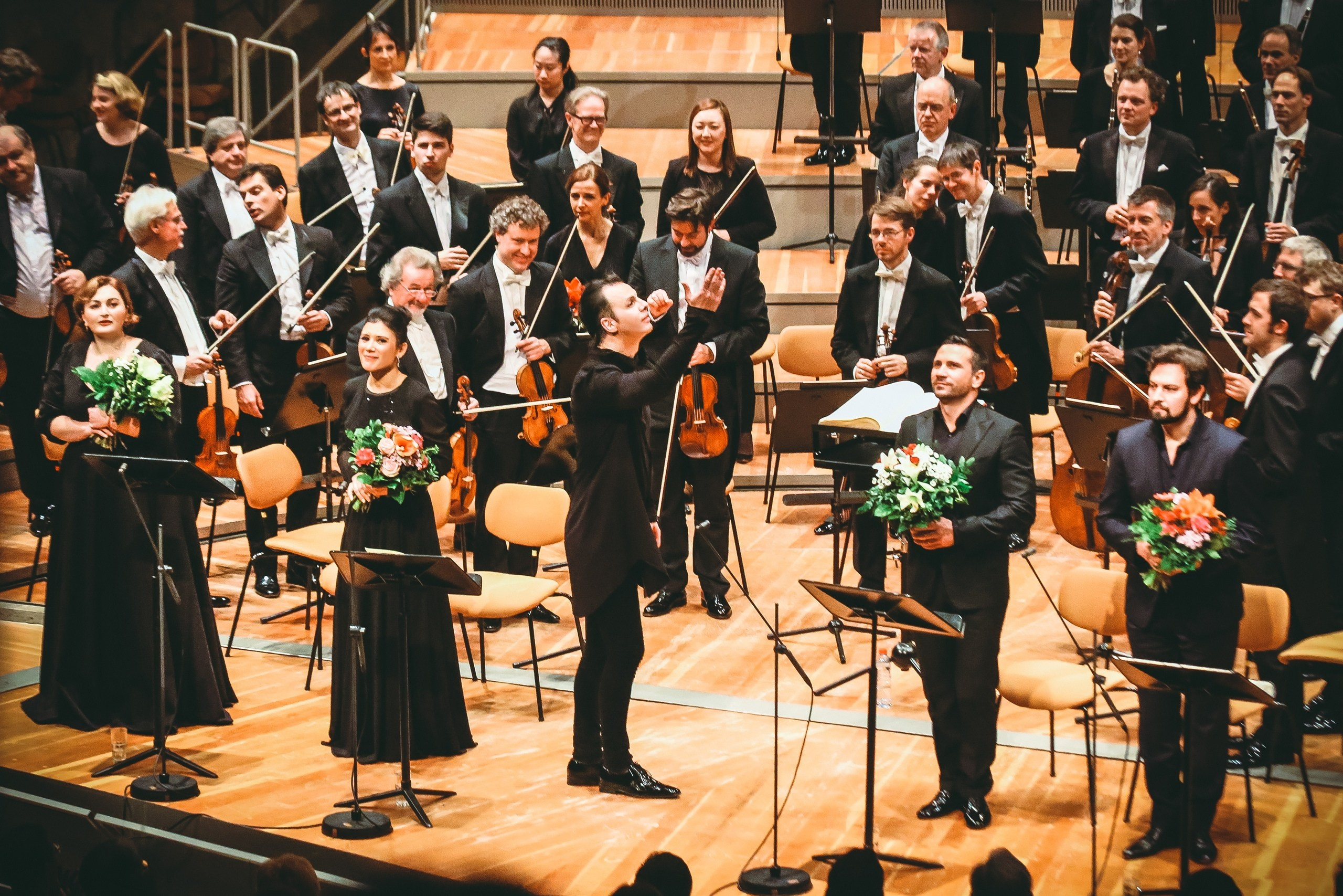 Теодор Курентзис исполнил вердиевский Реквием с берлинскими филармониками. Дарья Письменюк / Darya Leitstern — фотограф, музыкант, журналист, путешественник