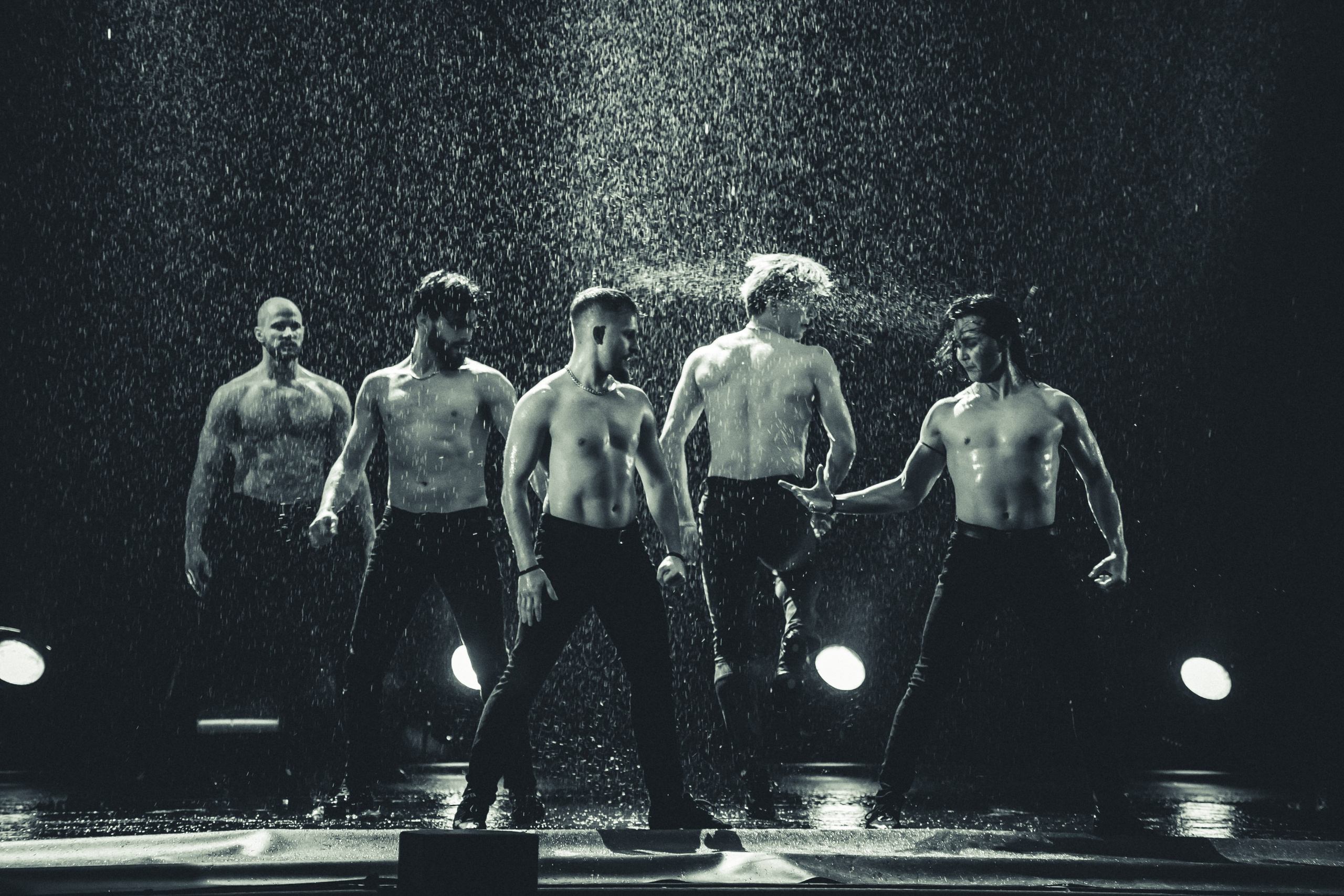 Шоу под дождем, Гранд Холл Сибирь, 20.02.2026. Фотограф Регина Крикунова г. Красноярск