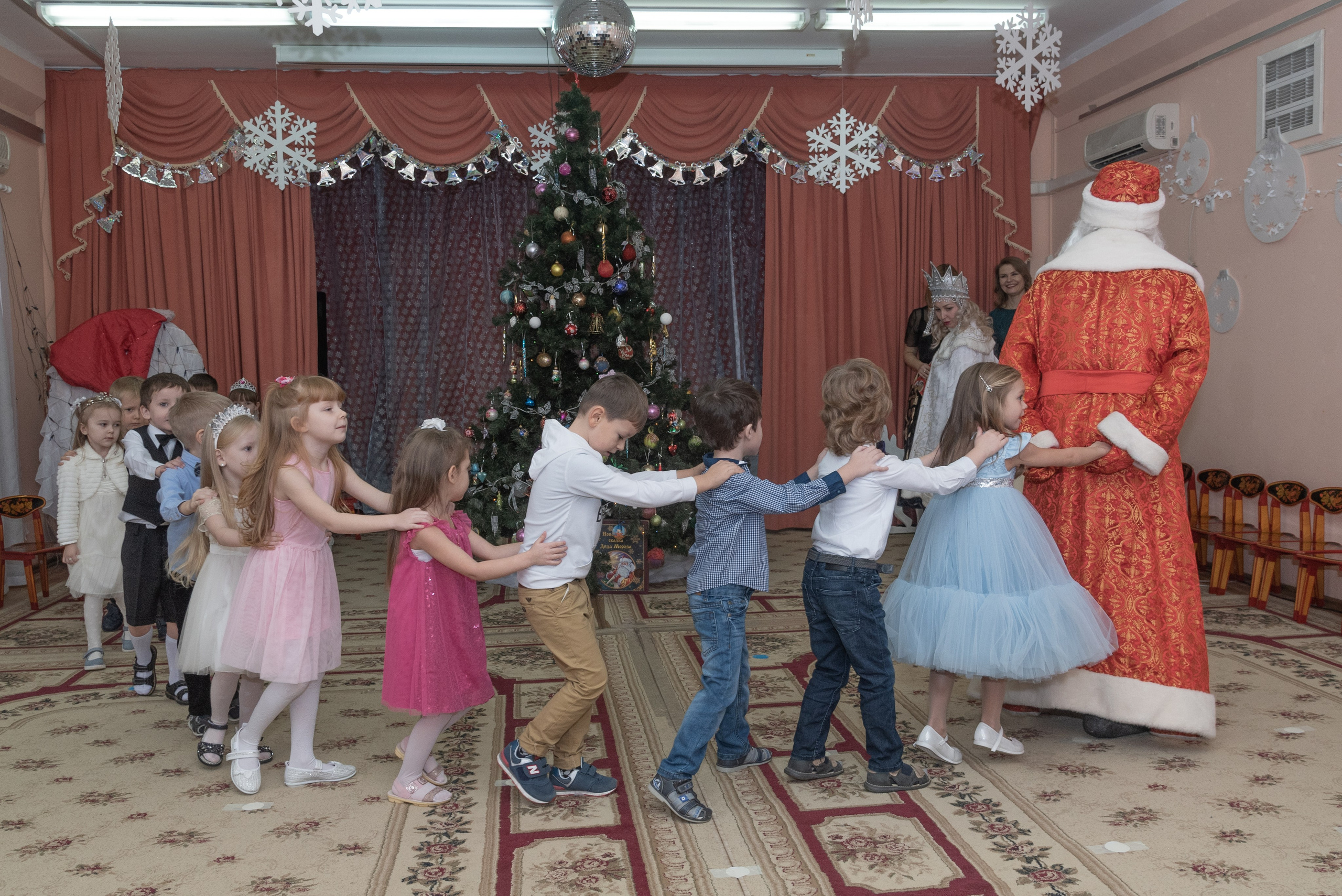 Ёлка в детском саду. Фотограф Евгений Симохин