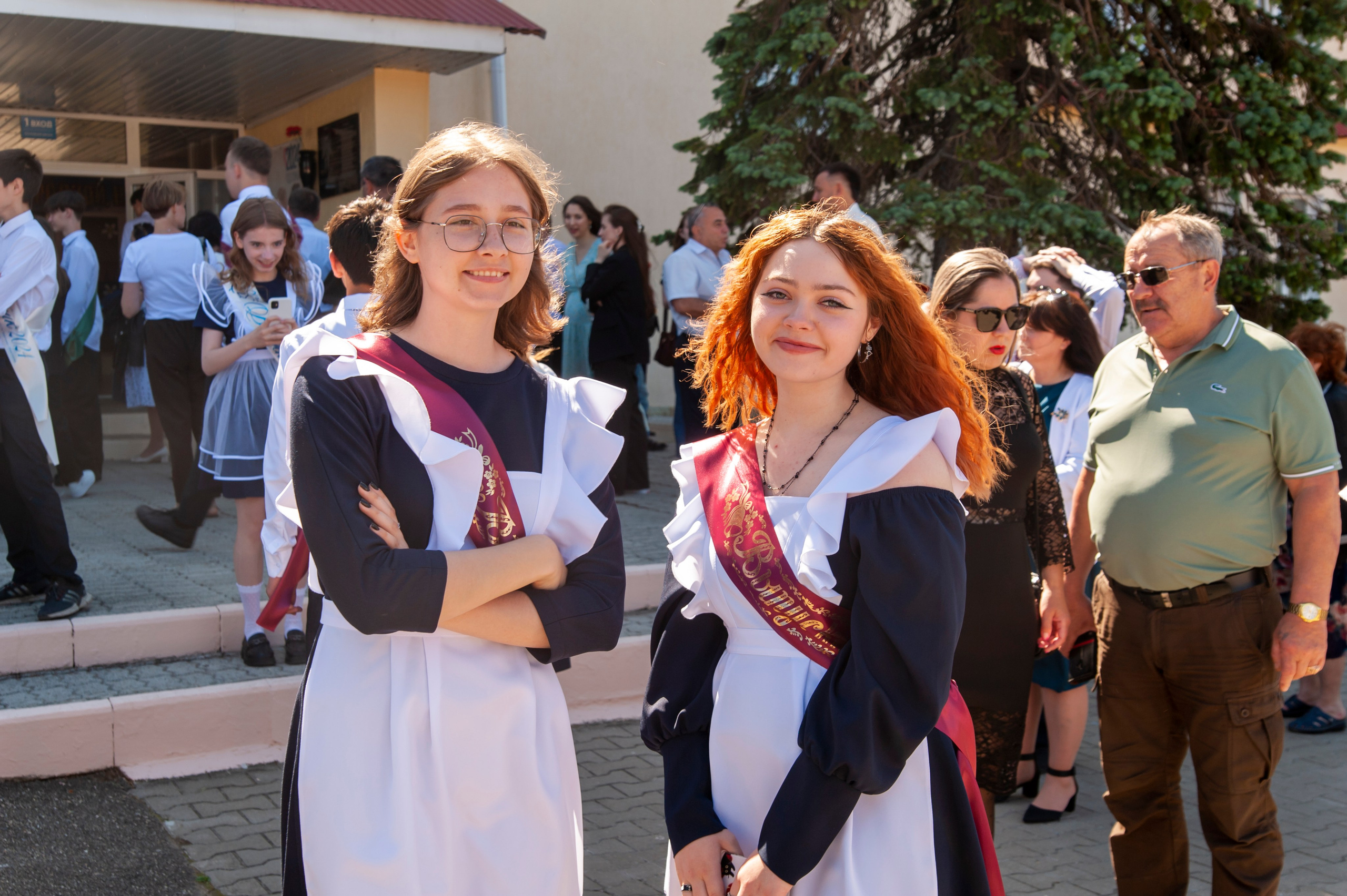 Последний Звонок МАОУ СОШ № 17 им. Эдуарда Есаяна — Архипо-Осиповка. Свадебный и семейный фотограф Денис Лукьянов в Краснодаре, Краснодарском крае и Республике Крым